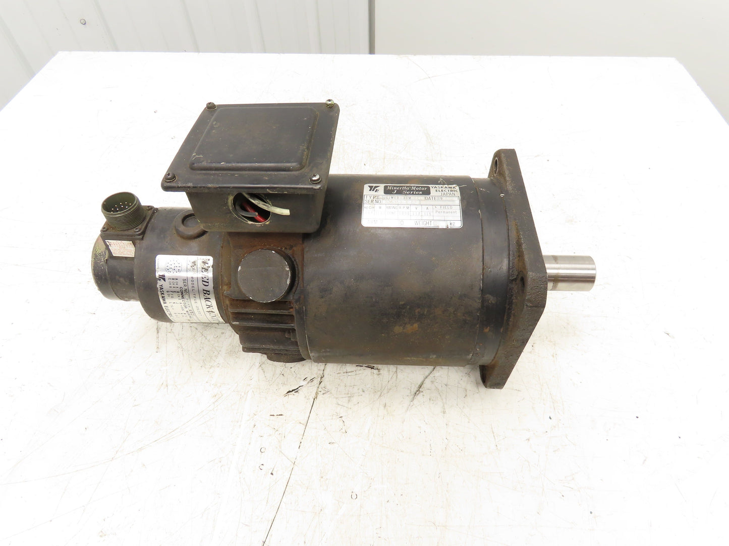 Yaskawa UGJMED-80MMU41 Minertia Servo Motor 112V 1100W 1000 RPM TFUE-25ZD7