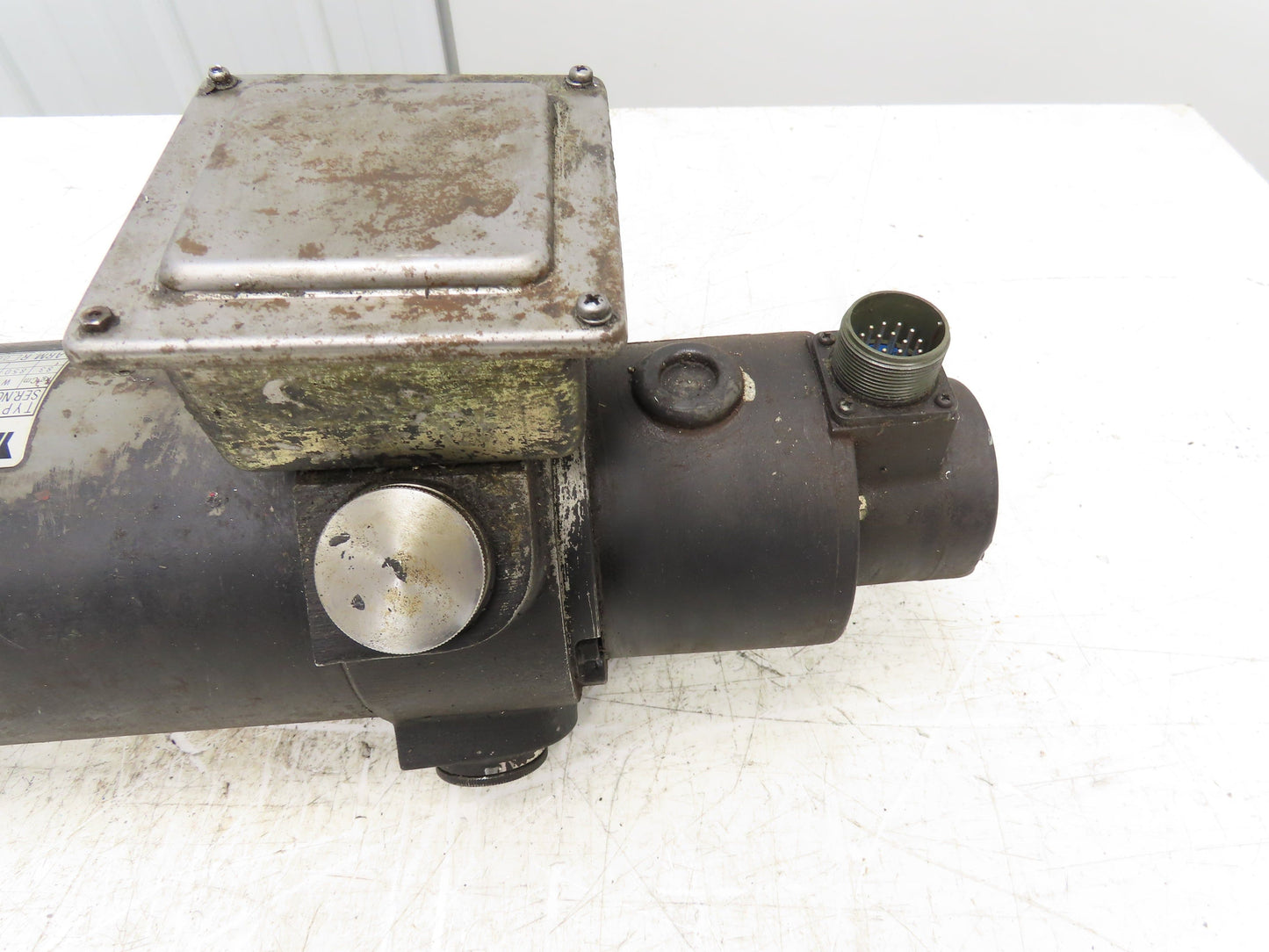 Yaskawa UGJMED-60LMU11 J-Series Minertia Servo Motor 94V 850W 1000RPM TFUE-30ZD7