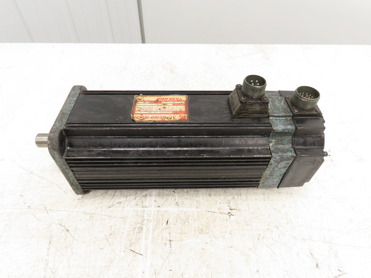 Yaskawa USAFED-13FA2 AC Servo Motor 1.3kW 1500 RPM 9.7A Encoder MLP-7728