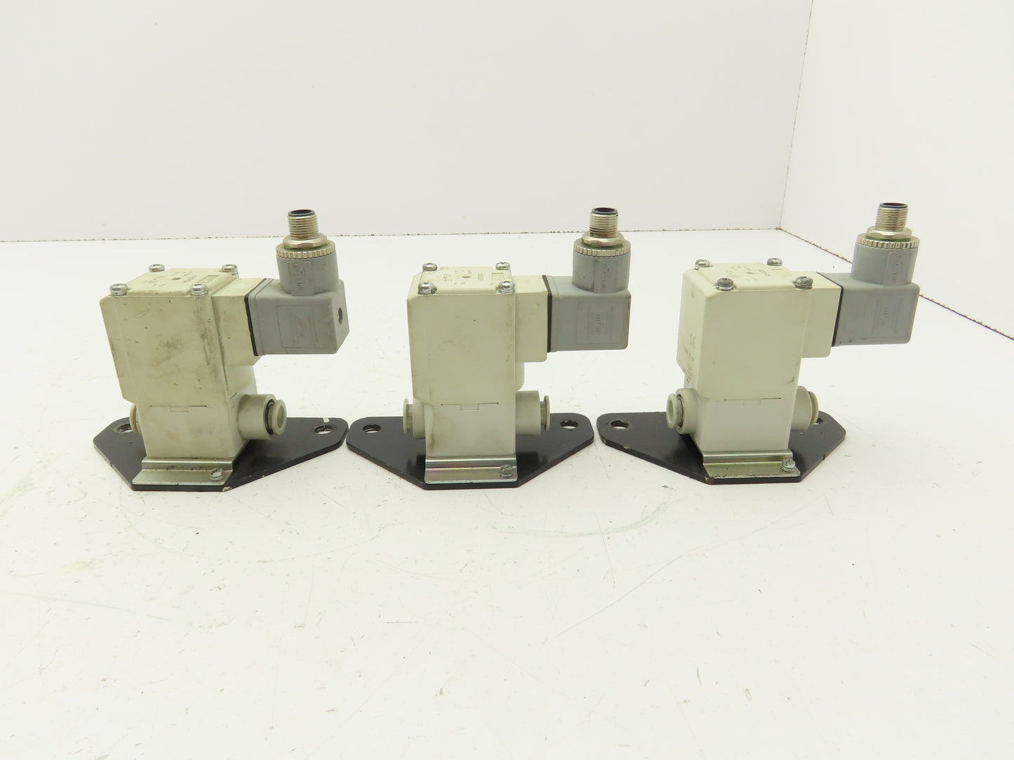 SMC VX230HZ3A 2-Way Solenoid Valve NC 24VDC 3/8" Push Connect  Lot of 3