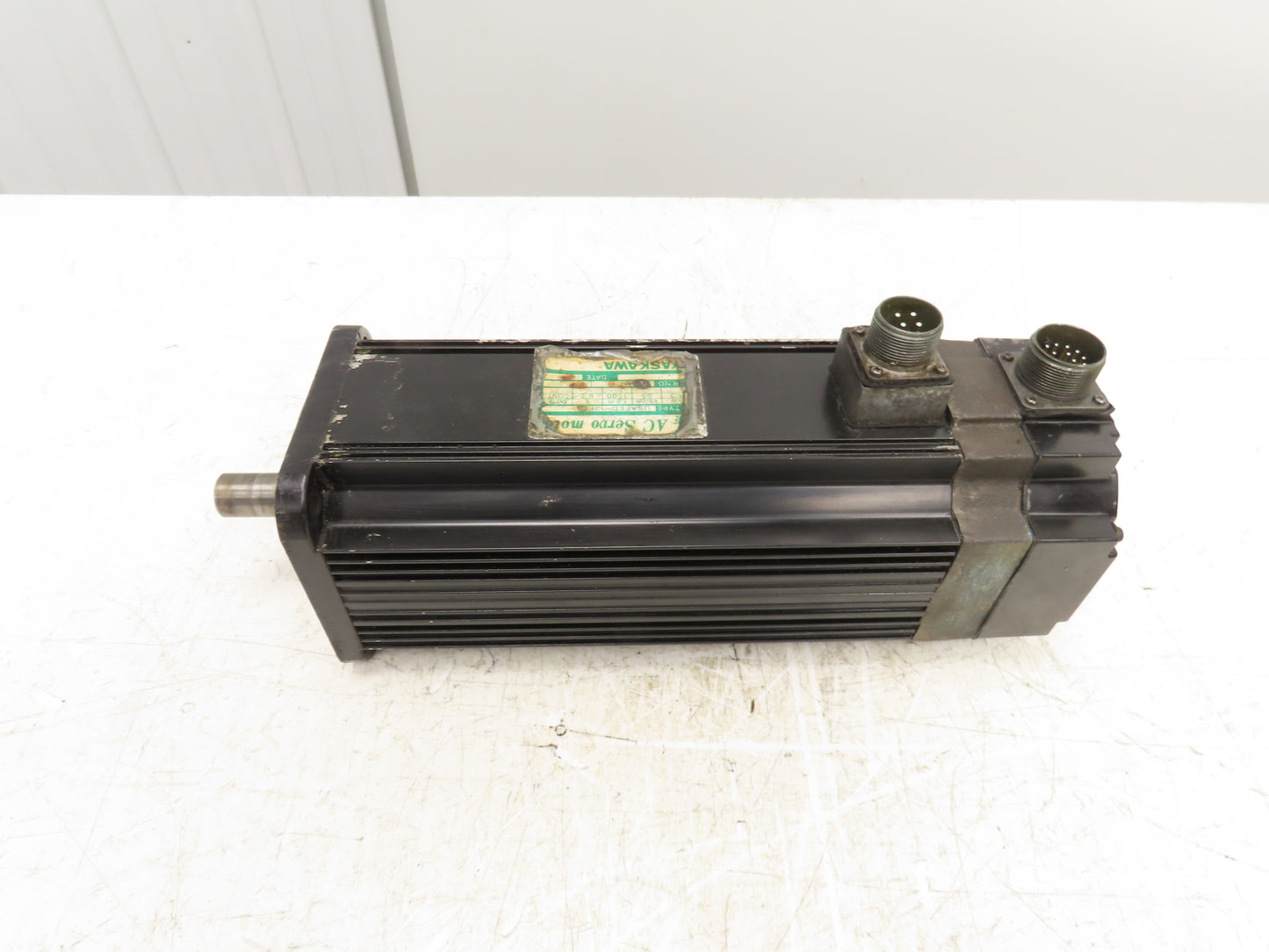 Yaskawa Electric USAFED-13FA2 AC Servo Motor 1.3kW 1500RPM 9.7A Encoder MLP-7728