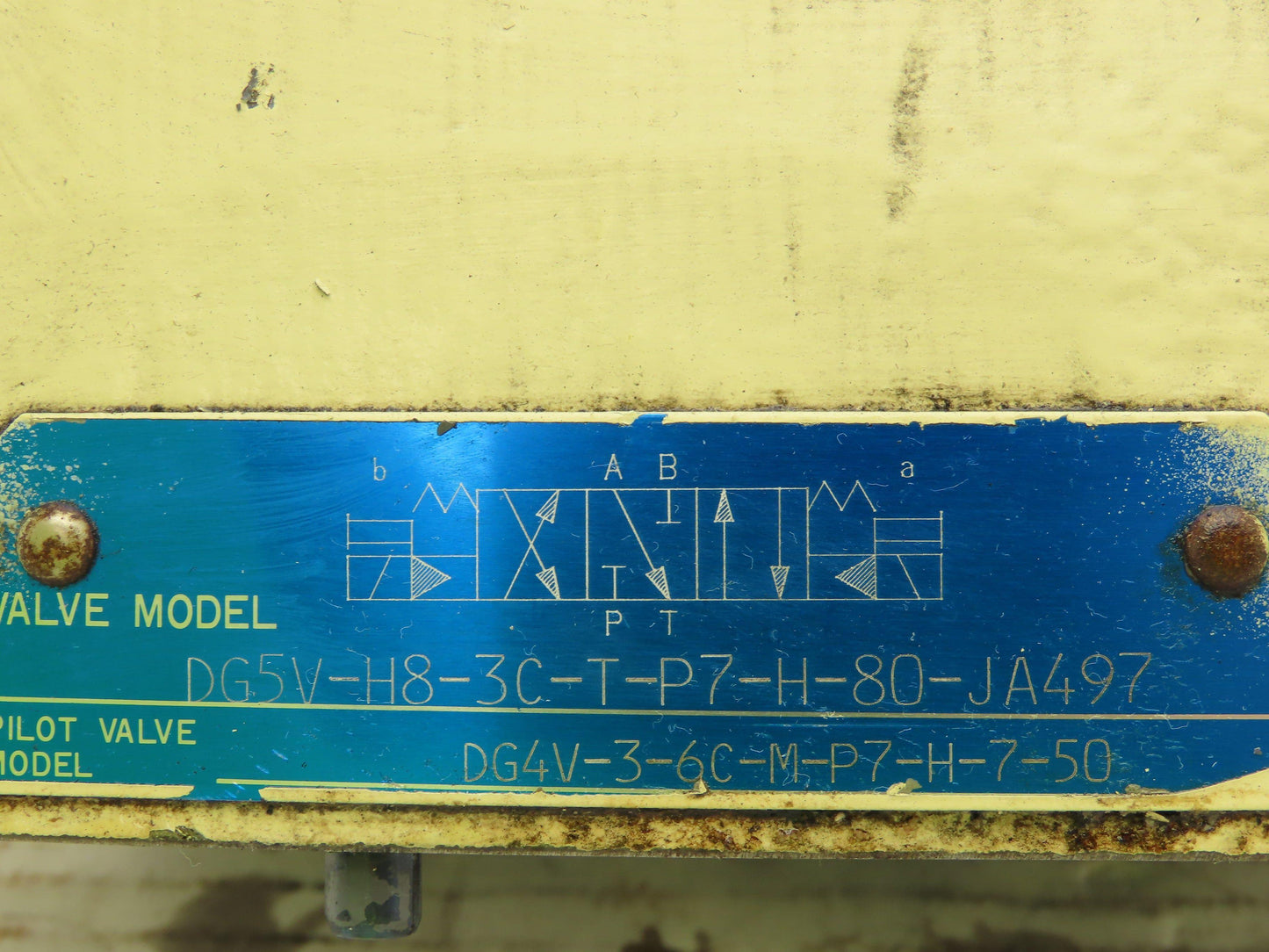 Vickers DG5V-H8-3C-T-P7-H-80-JA497 Directional Control Solenoid Valve 24VDC