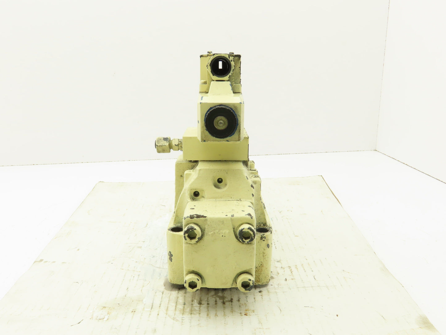 Vickers DG5V-H8-3C-T-P7-H-80-JA497 Directional Control Solenoid Valve 24VDC