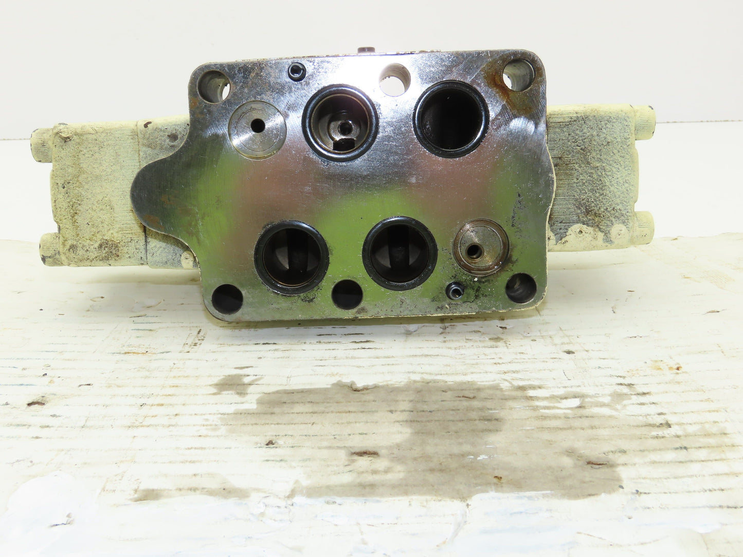 Vickers DG5V-H8-3C-T-P7-H-80-JA497 Directional Control Solenoid Valve 24VDC