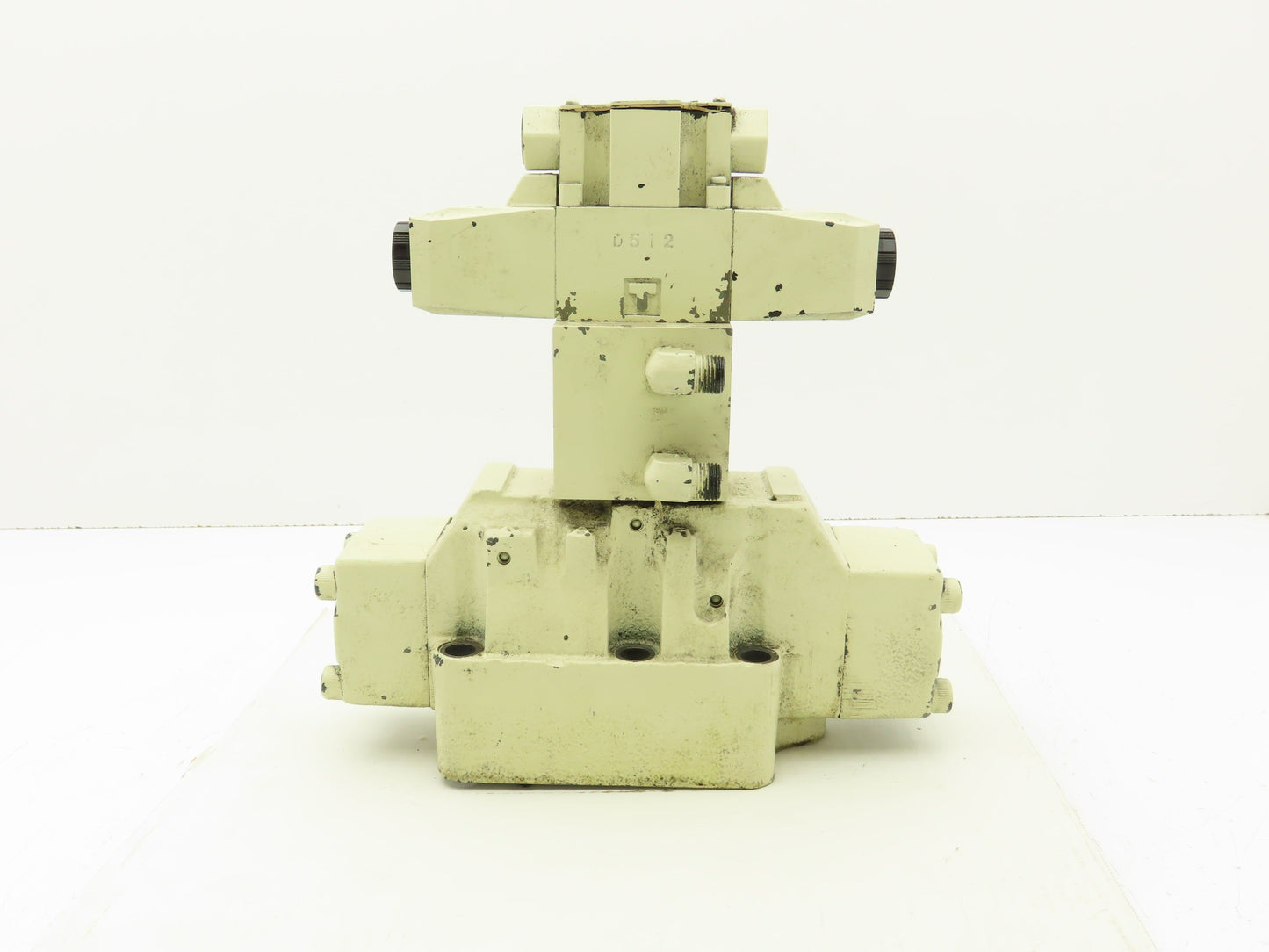 Vickers DG5V-H8-6C-E-T-P7-H-80-JA541 Directional Control Solenoid Valve 24VDC