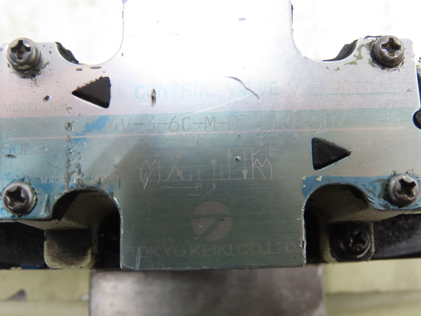 Vickers DG5S-10-3C-T-P7-H-80-JA503-M Directional Control Solenoid Valve 24VDC