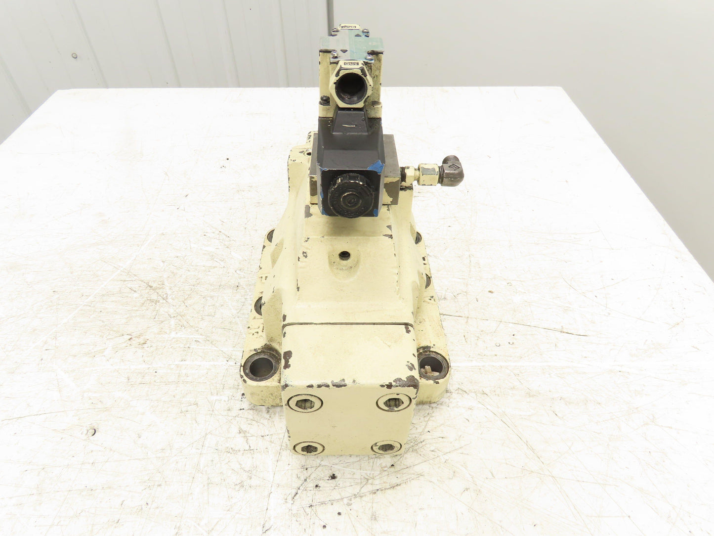 Vickers DG5S-10-3C-T-P7-H-80-JA503-M Directional Control Solenoid Valve 24VDC