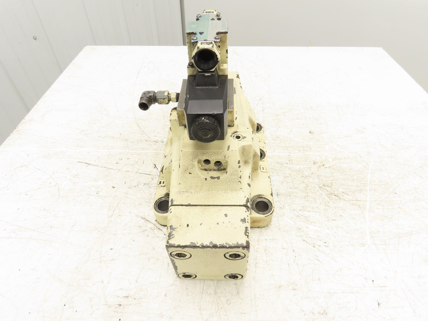 Vickers DG5S-10-3C-T-P7-H-80-JA503-M Directional Control Solenoid Valve 24VDC