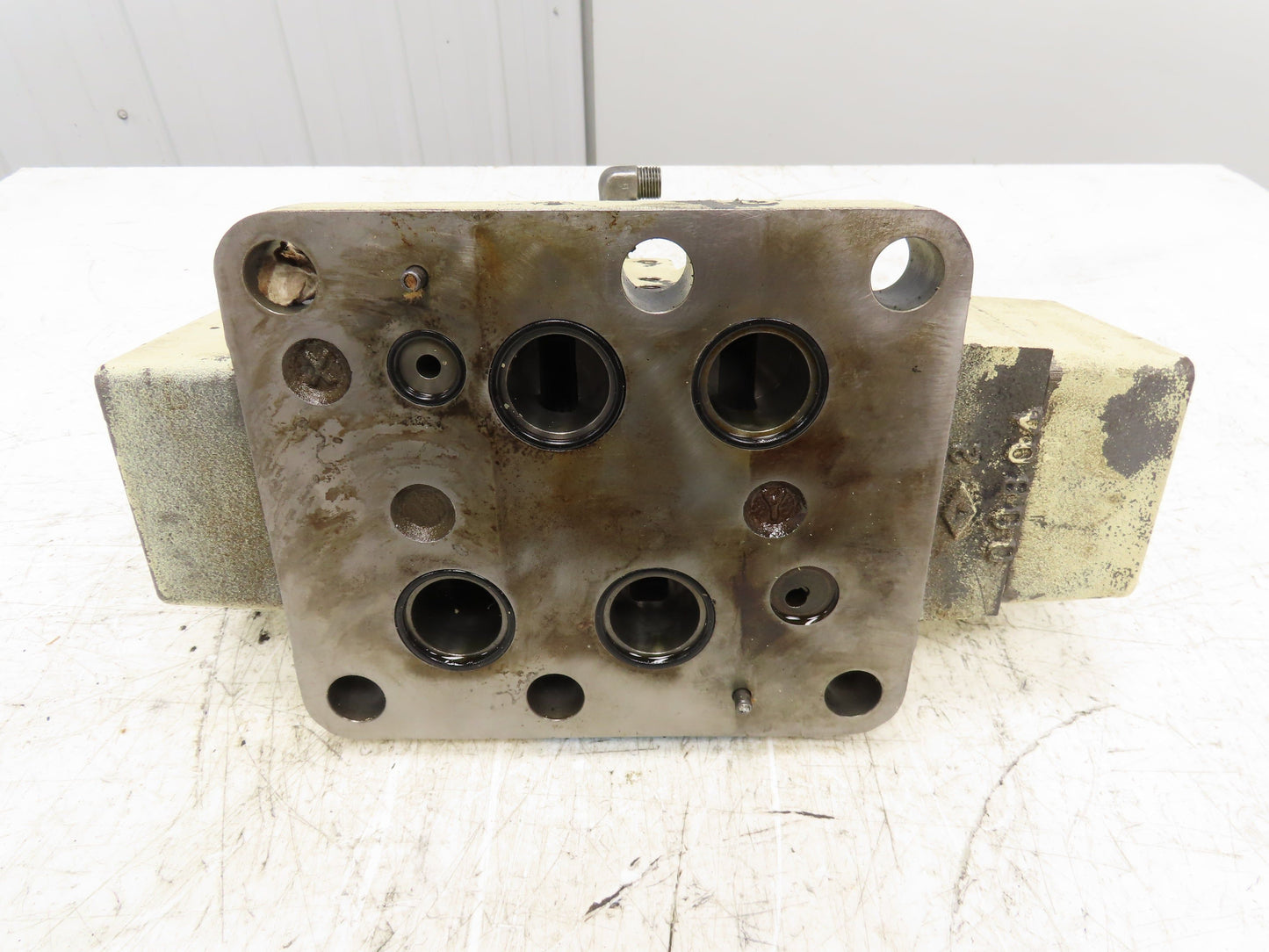 Vickers DG5S-10-3C-T-P7-H-80-JA503-M Directional Control Solenoid Valve 24VDC