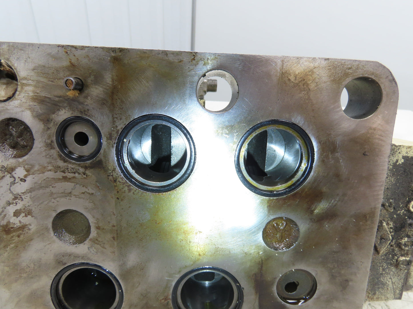 Vickers DG5S-10-3C-T-P7-H-80-JA503-M Directional Control Solenoid Valve 24VDC