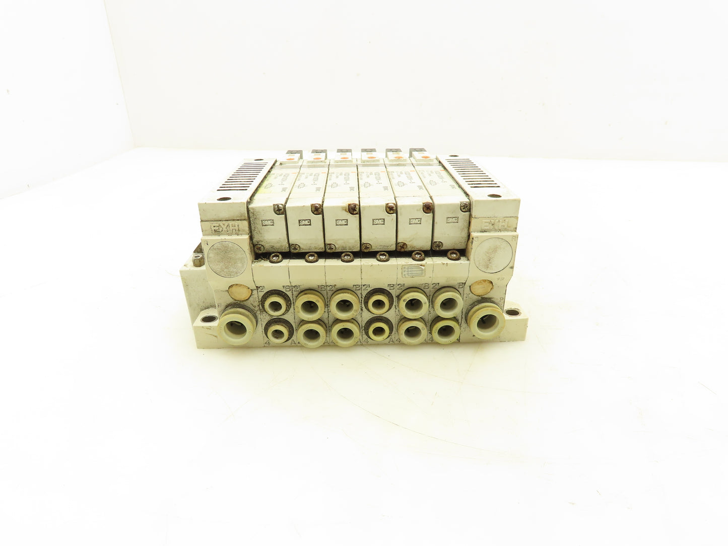 SMC VQ2100N-5 Pneumatic 6-Station Manifold 5/2 Solenoid Valves 24VDC