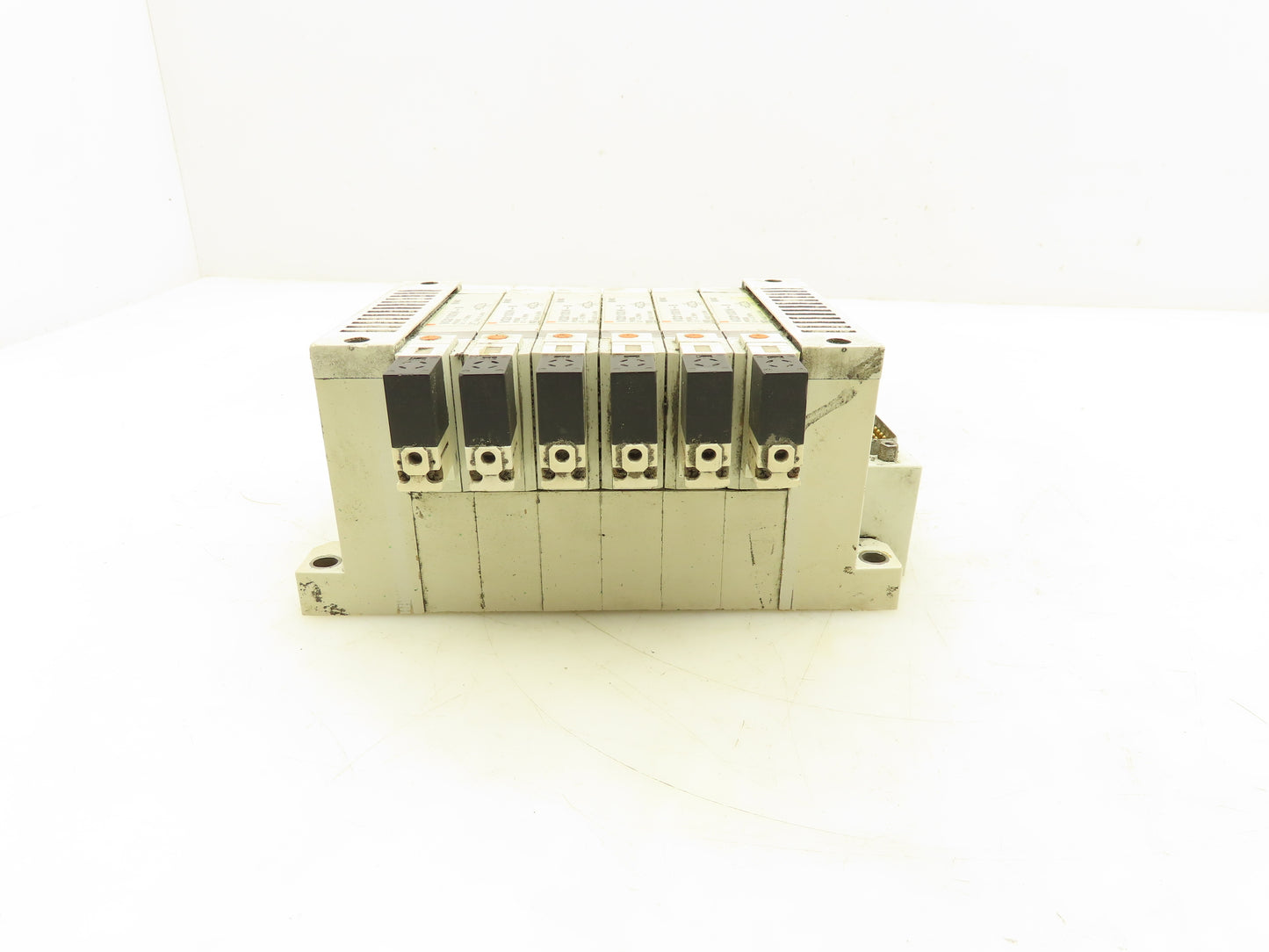 SMC VQ2100N-5 Pneumatic 6-Station Manifold 5/2 Solenoid Valves 24VDC