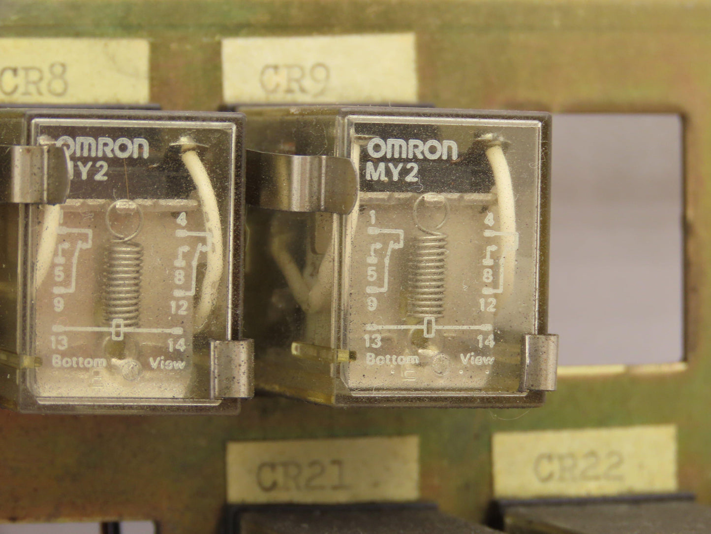 Yaskawa Relay Board CNC PLC Rack 18 MY2 Relays