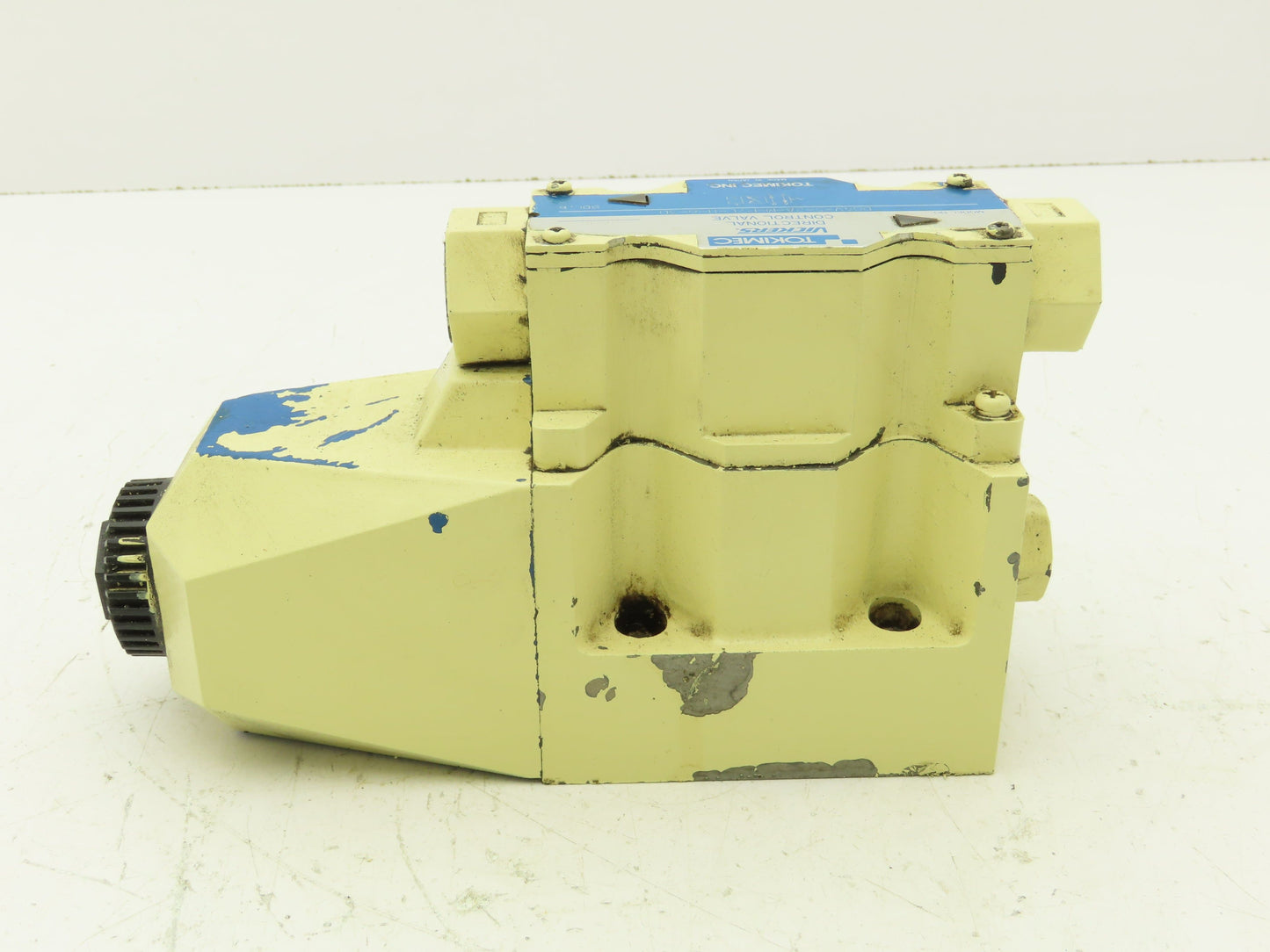 Tokimec Vickers DG4V-5-2A-M-P7L-H-6-30 Directional Control Solenoid Valve 24VDC