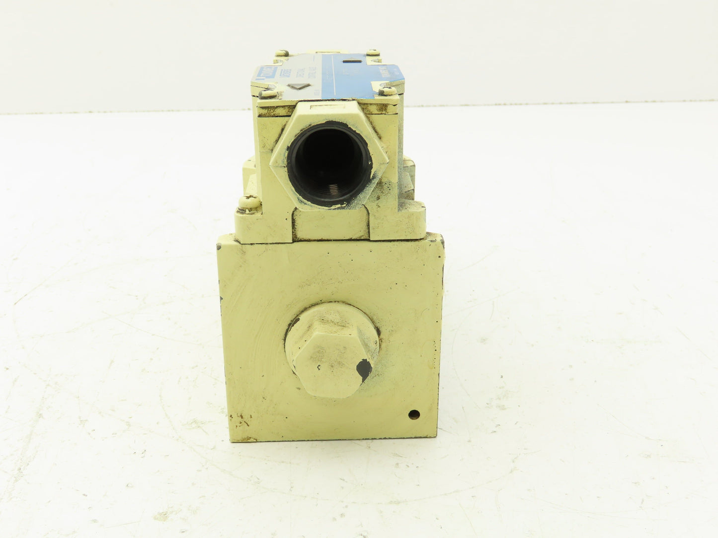 Tokimec Vickers DG4V-5-2A-M-P7L-H-6-30 Directional Control Solenoid Valve 24VDC