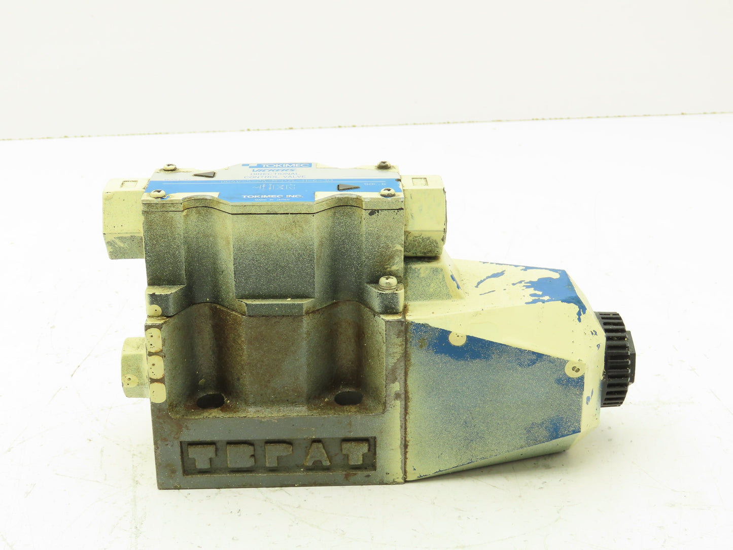 Tokimec Vickers DG4V-5-2A-M-P7L-H-6-30 Directional Control Solenoid Valve 24VDC