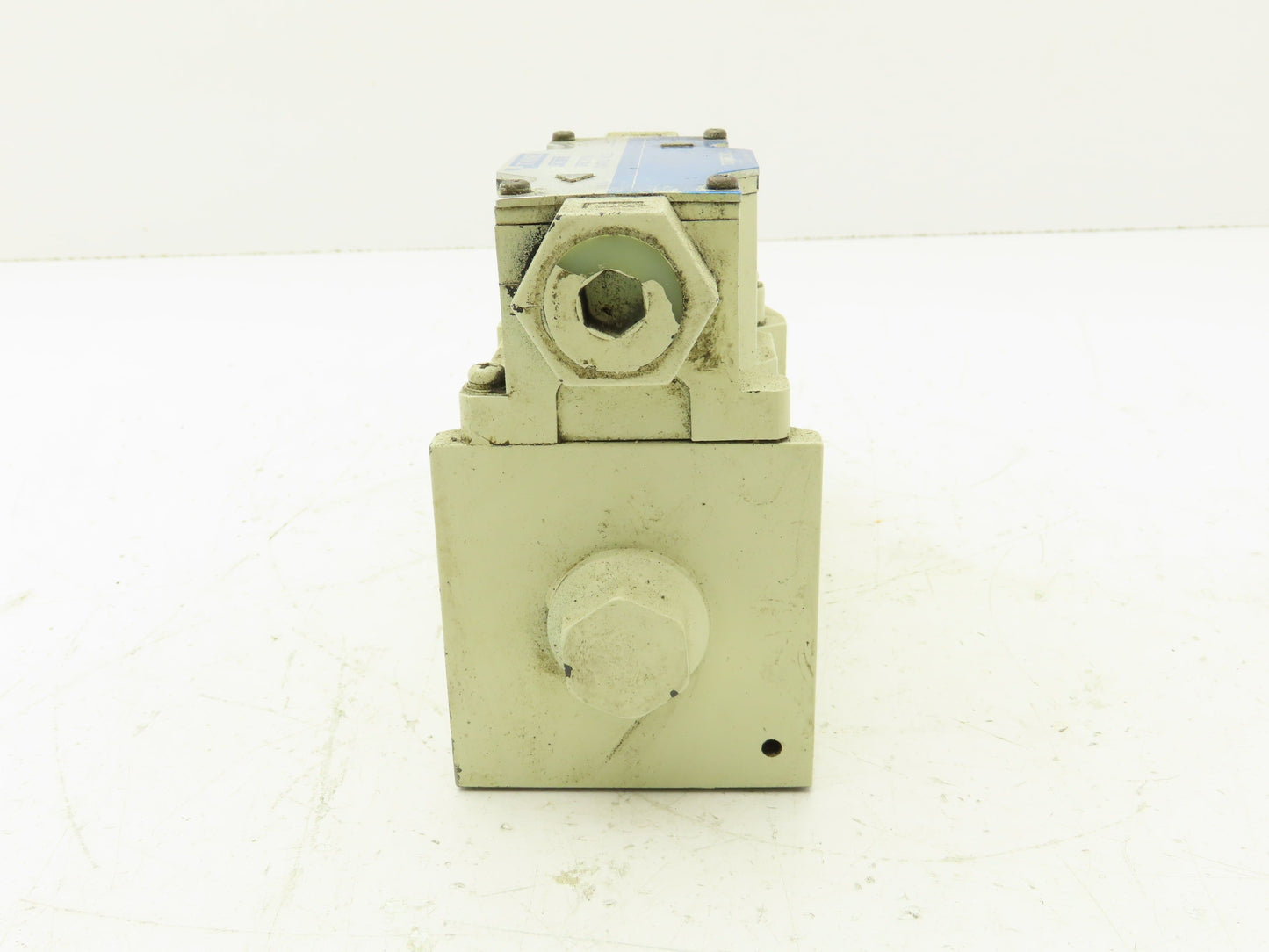 Tokimec Vickers DG4V-5-22A-M-P7L-H-6-30 Directional Control Solenoid Valve 24VDC