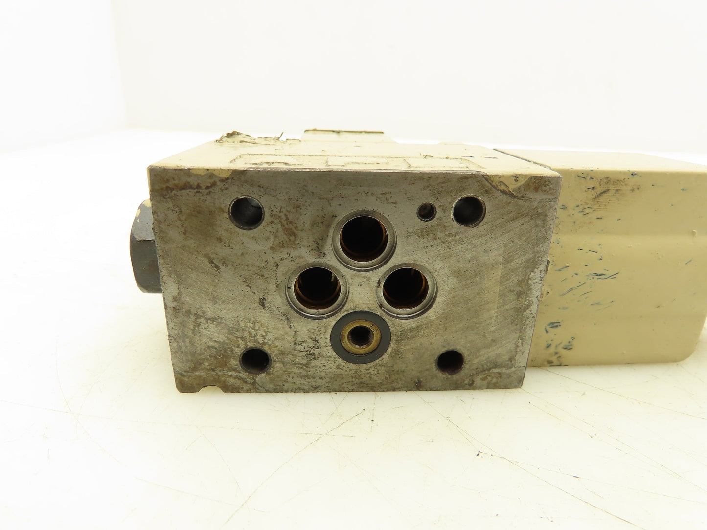 Vickers DG4V-3-2AL-M-P2-T-7-T10-52 Directional Control Solenoid Valve 110V