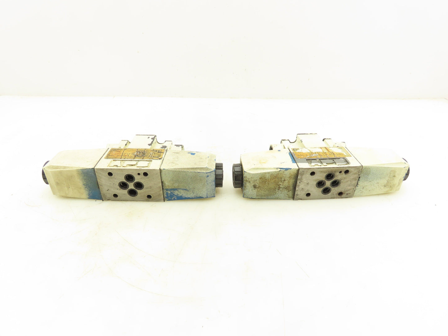 Vickers DG4V-3-6C-M-P7-H-7-50 Directional Control Solenoid Valve 24VDC Lot of 2