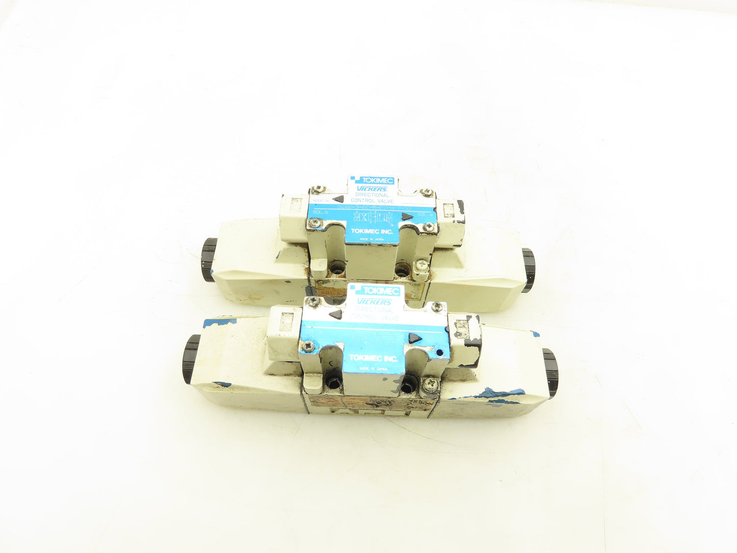 Vickers DG4V-3-6C-M-P7-H-7-50 Directional Control Solenoid Valve 24VDC Lot of 2