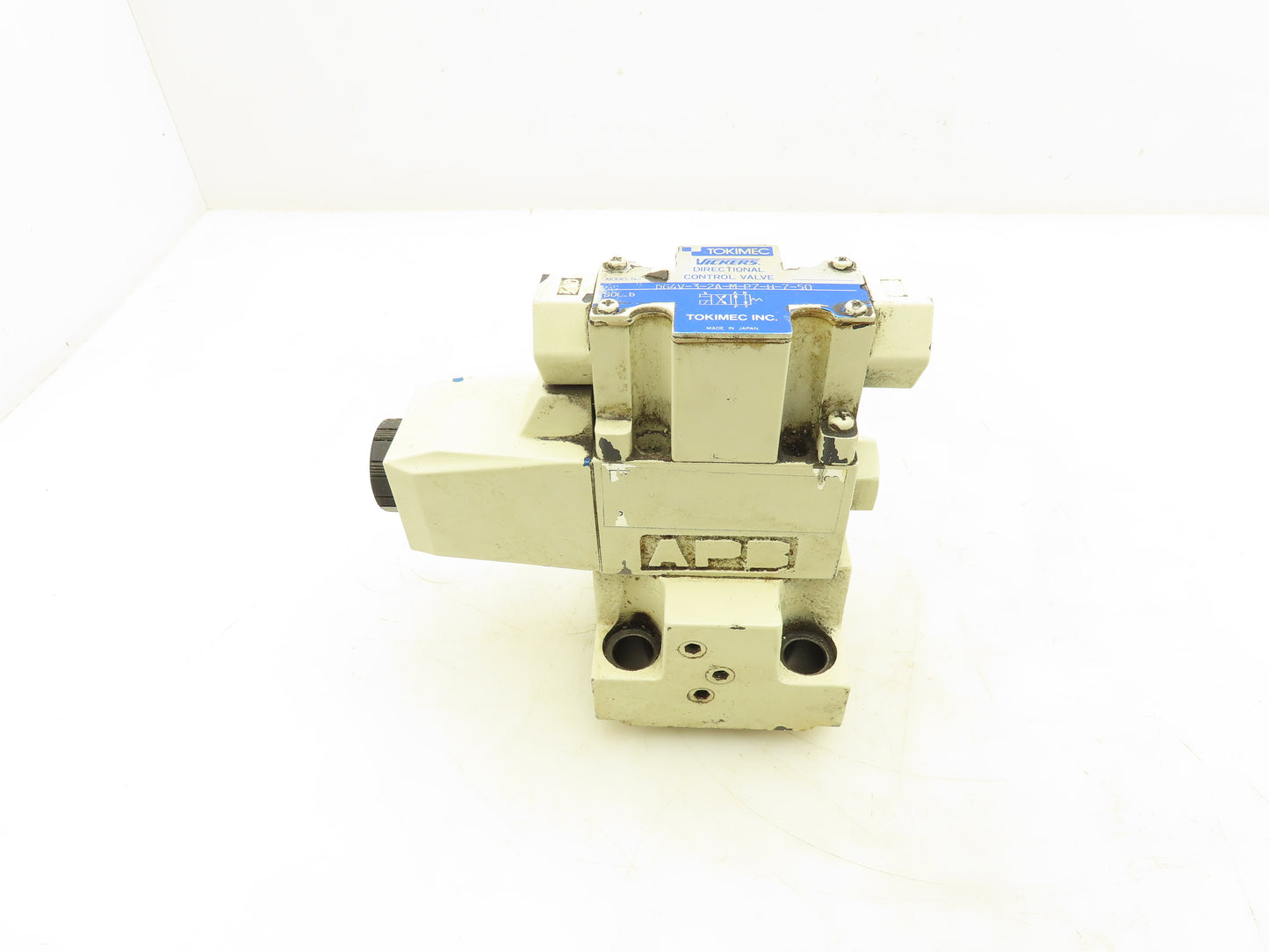 Tokimec Vickers CVC-25-W13-T39-10-JA Solenoid Control Cartridge Valve Cover 24V