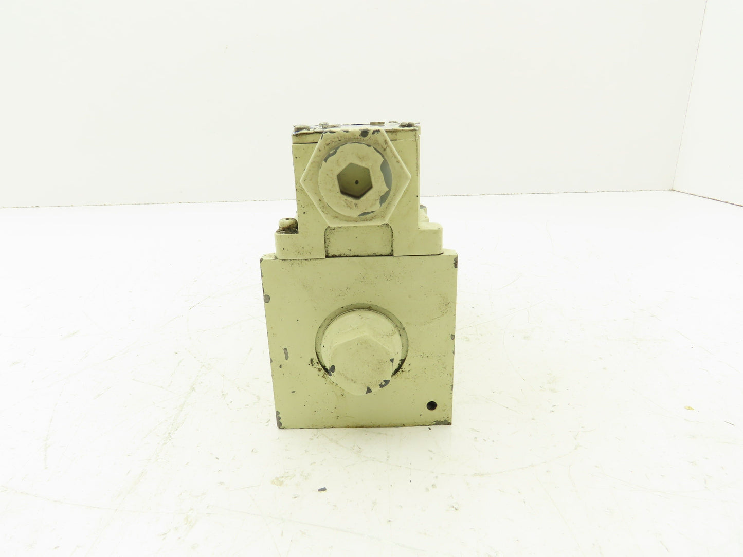 Tokimec Vickers DG4V-5-2A-M-P7L-H-7-40 Directional Control Solenoid Valve 24VDC