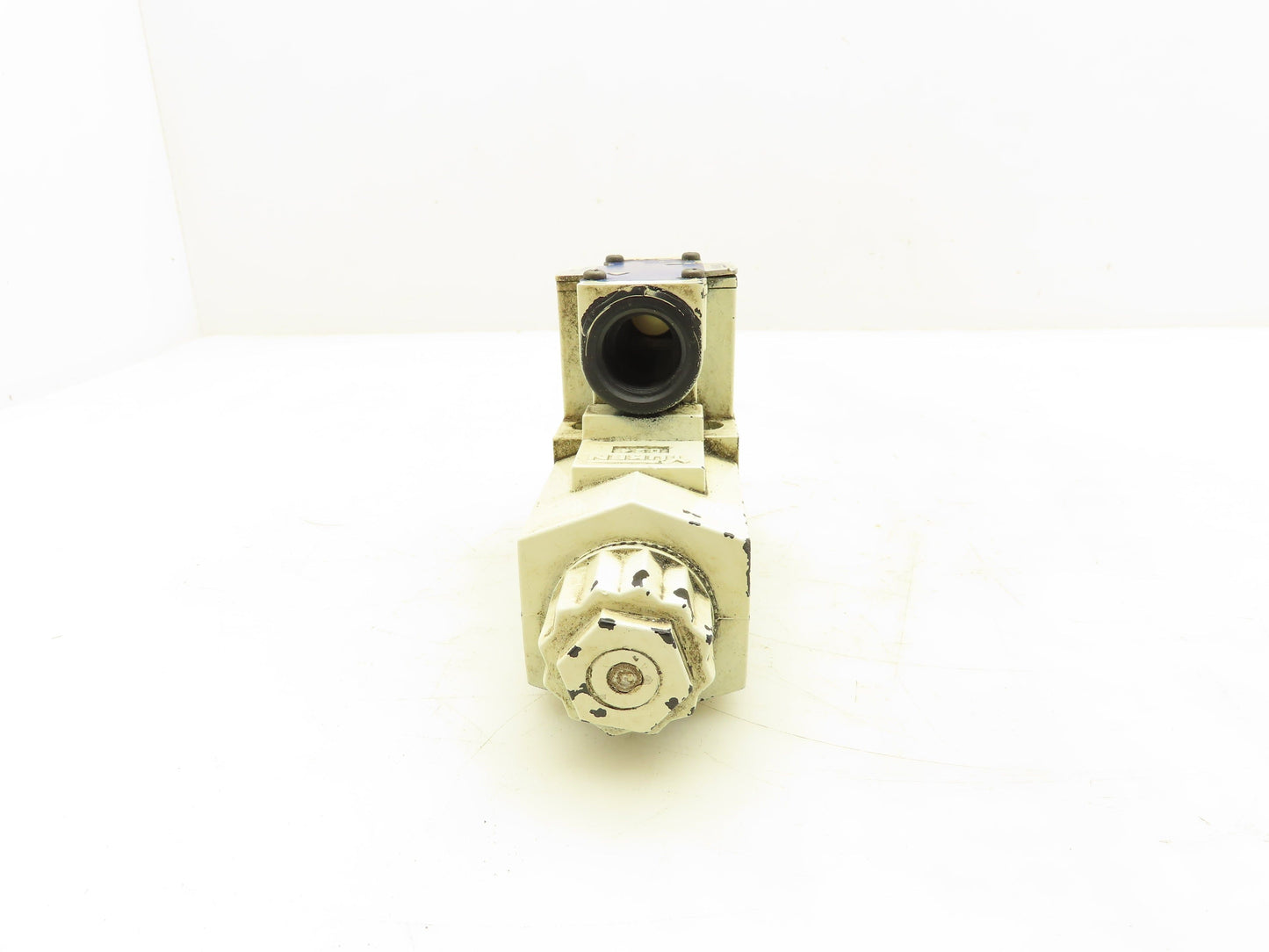 Yuken DSG-01-2B2-D24 Directional Control Solenoid Valve 24VDC  Lot of 2