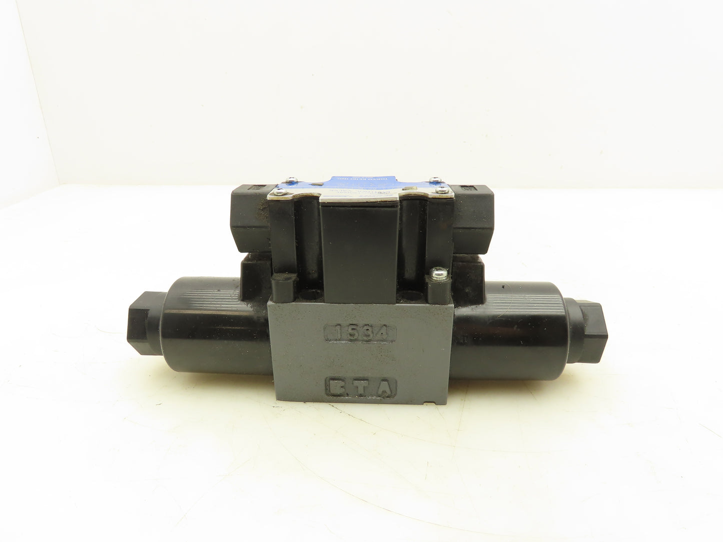 Yuken DG4V-3-6C-M-P7-H-7-56 Directional Control Solenoid Valve 24VDC