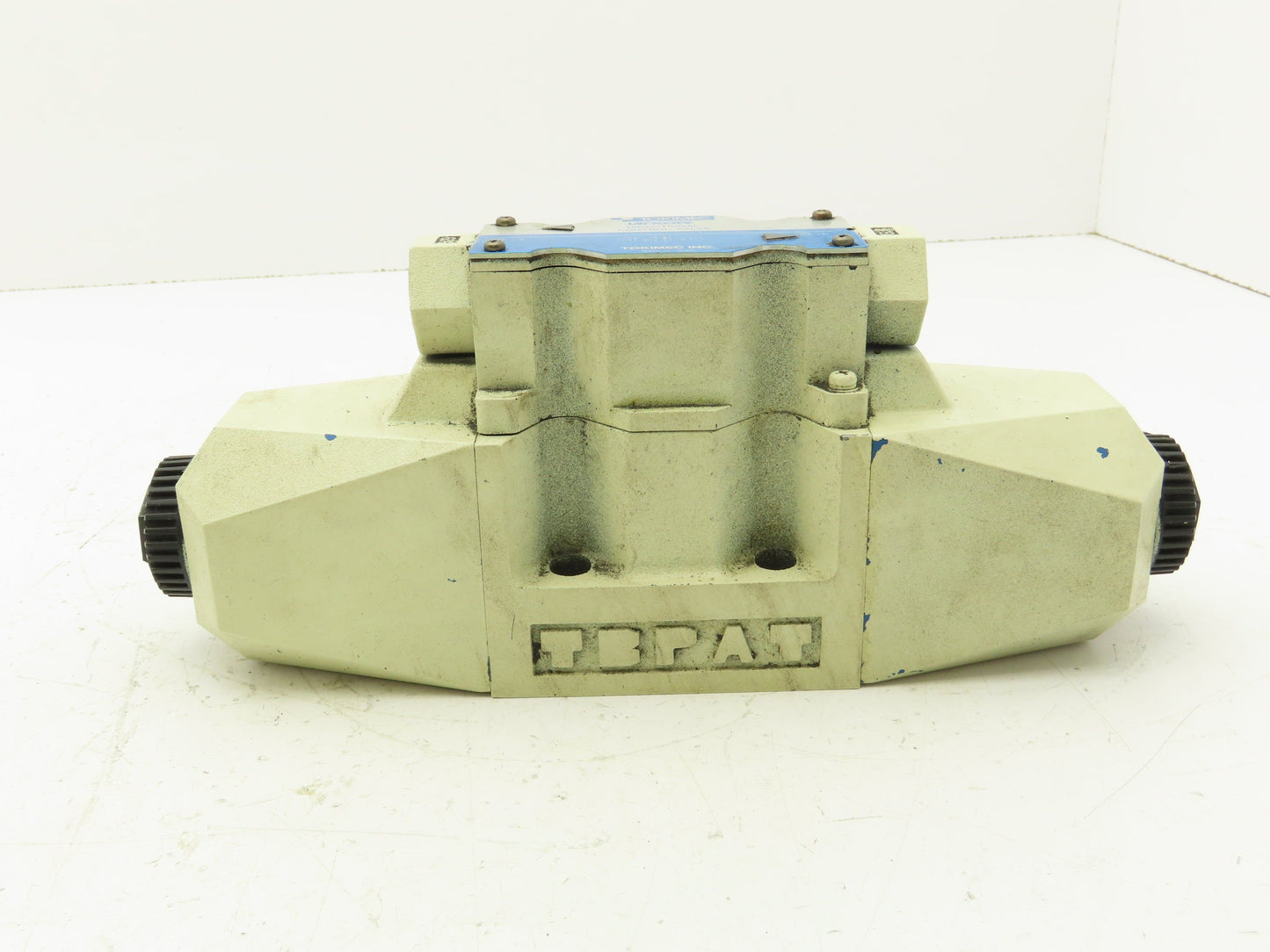 Tokimec Vickers DG4V-5-33C-M-P7L-H-6-30 Directional Control Solenoid Valve 24VDC