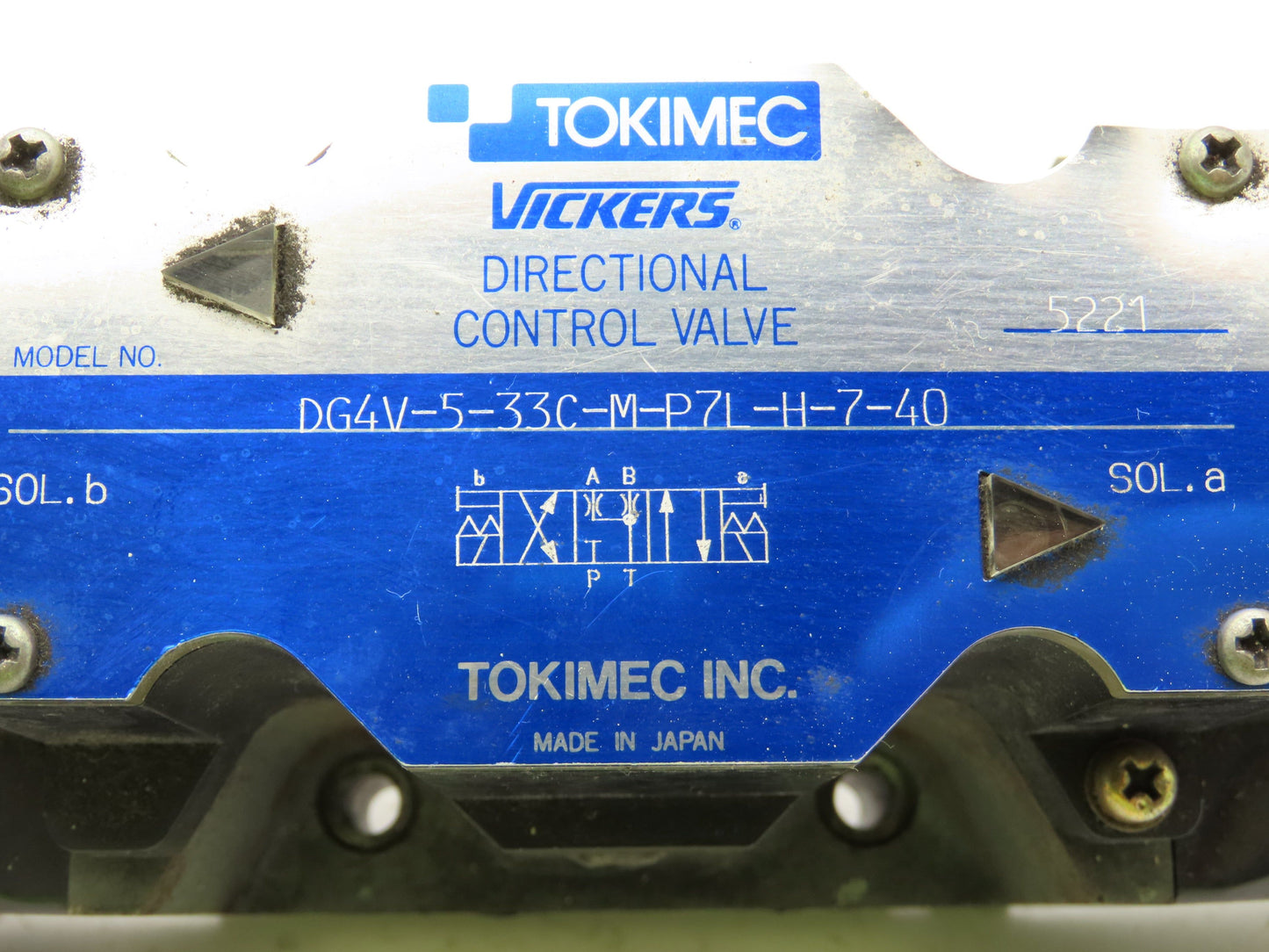 Tokimec Vickers DG4V-5-33C-M-P7L-H-7-40 Directional Control Solenoid Valve 24VDC