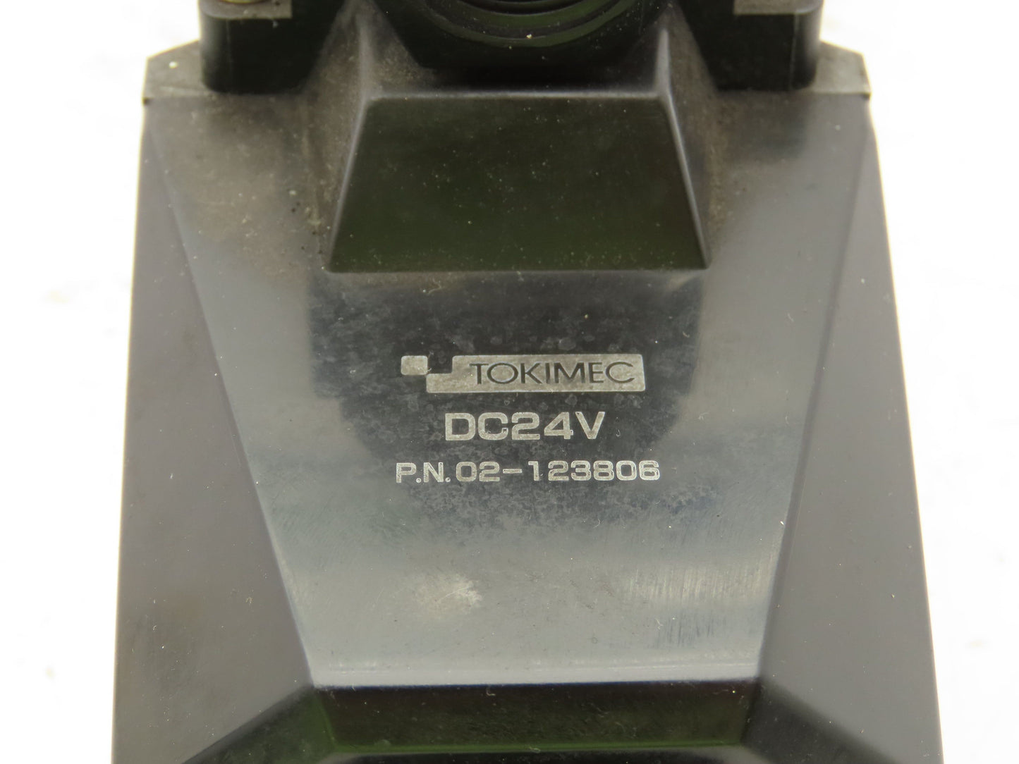 Tokimec Vickers DG4V-5-33C-M-P7L-H-7-40 Directional Control Solenoid Valve 24VDC