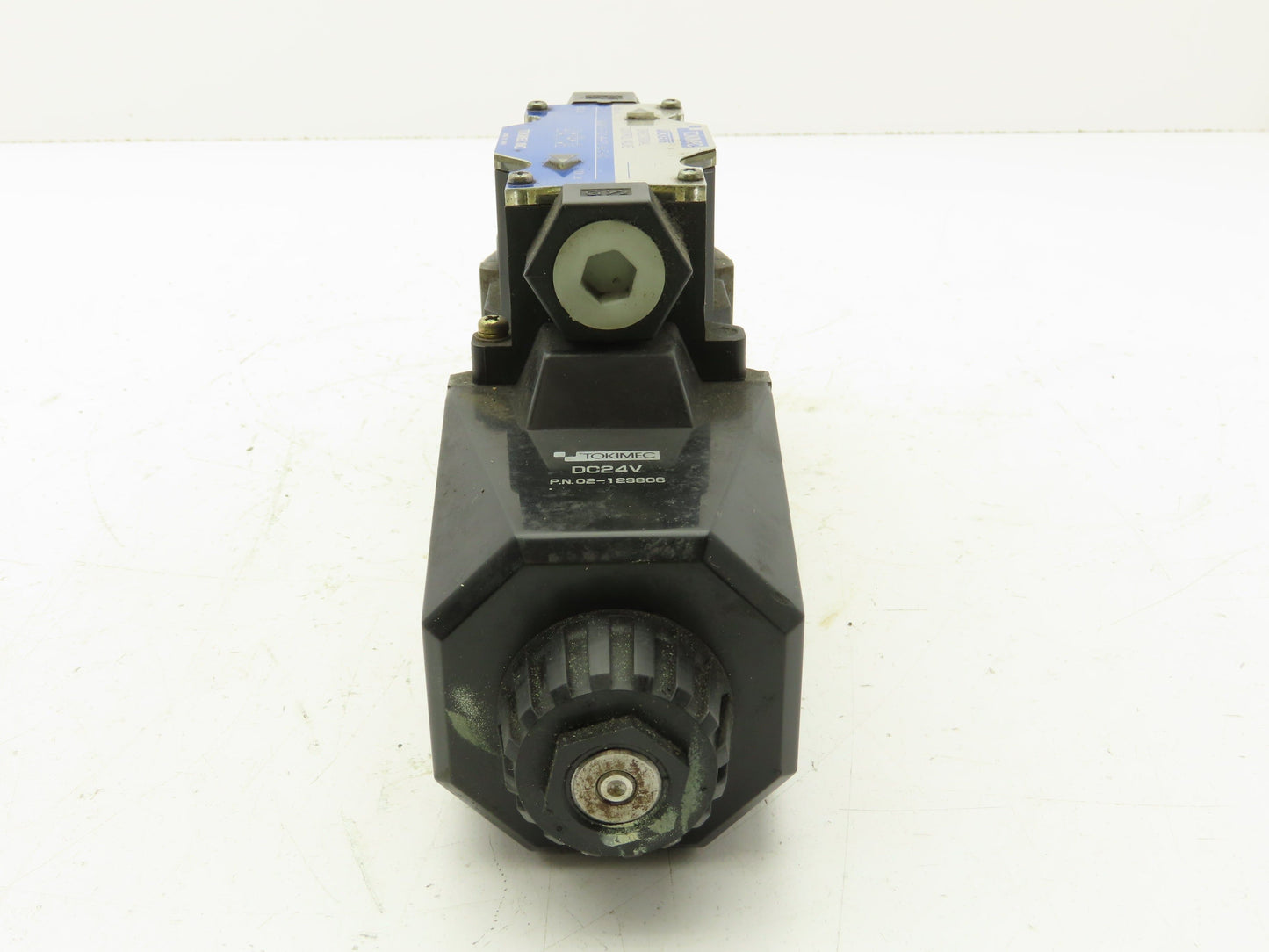 Tokimec Vickers DG4V-5-33C-M-P7L-H-7-40 Directional Control Solenoid Valve 24VDC