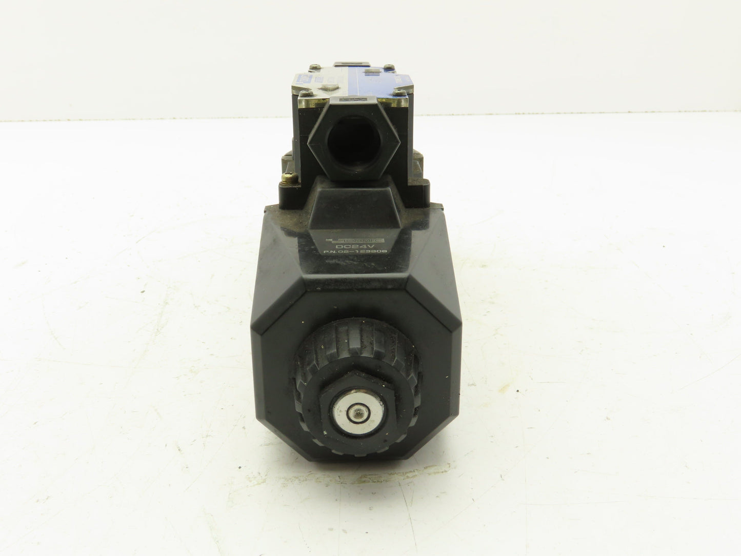Tokimec Vickers DG4V-5-33C-M-P7L-H-7-40 Directional Control Solenoid Valve 24VDC