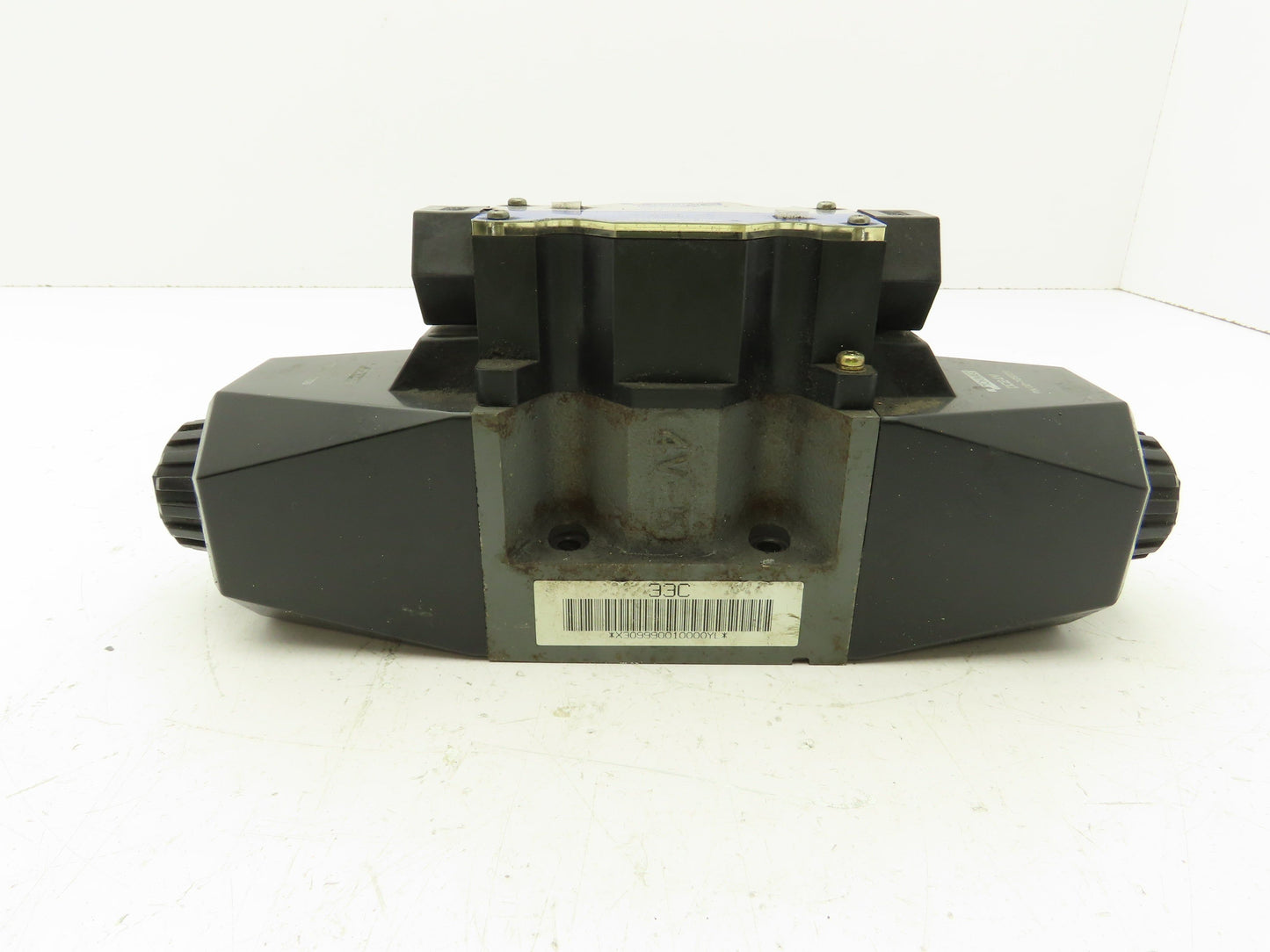 Tokimec Vickers DG4V-5-33C-M-P7L-H-7-40 Directional Control Solenoid Valve 24VDC