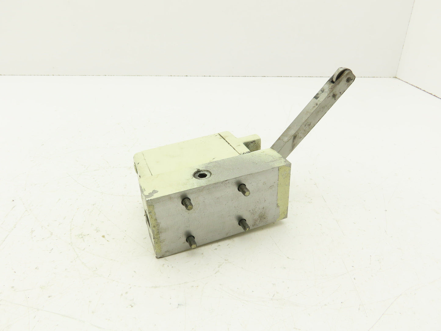 Vickers DG20S-3-0A-L-11-S4 Directional Control Lever Valve 2-Pos Spring Return