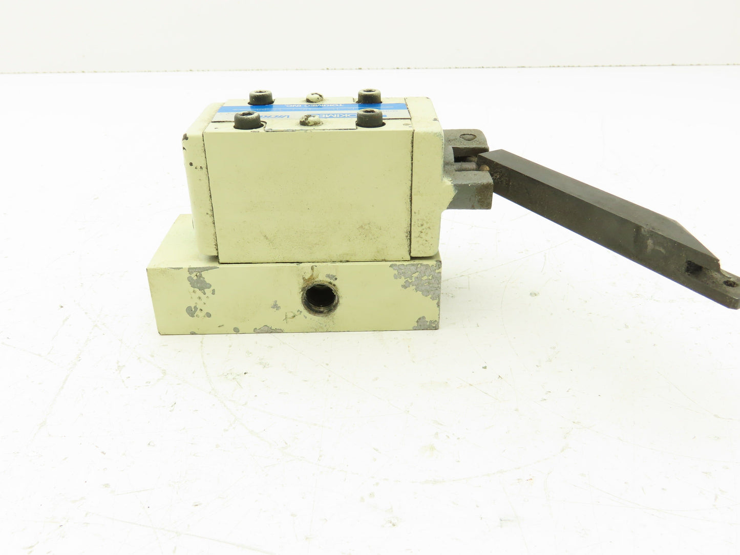 Vickers DG20S-3-0A-L-11-S4 Directional Control Lever Valve 2-Pos Spring Return