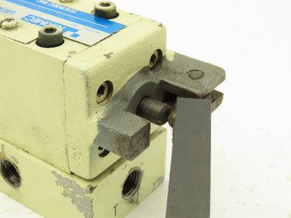 Vickers DG20S-3-0A-L-11-S4 Directional Control Lever Valve 2-Pos Spring Return