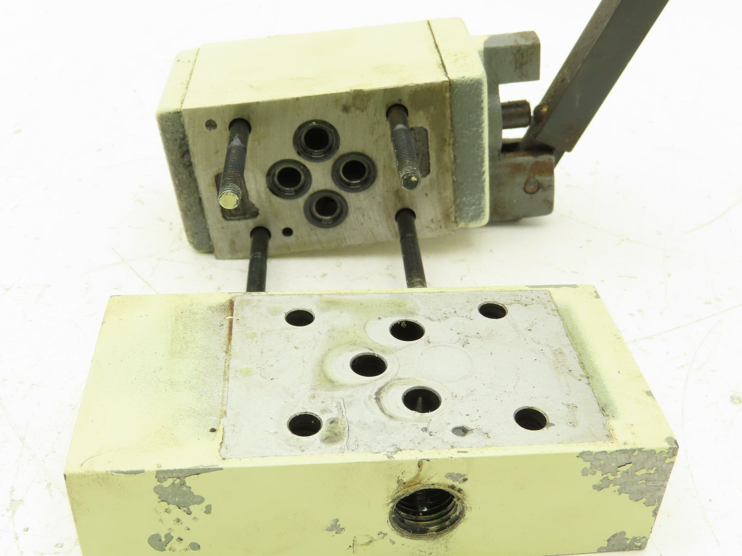 Vickers DG20S-3-0A-L-11-S4 Directional Control Lever Valve 2-Pos Spring Return