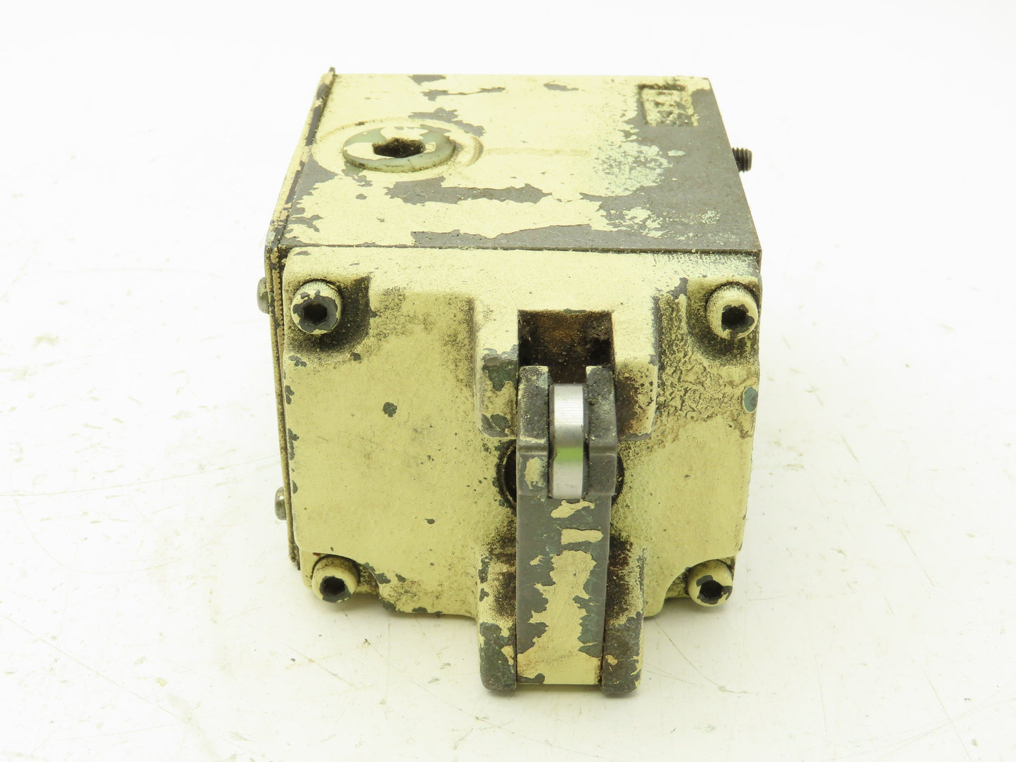 Yuken DCG-03-2B2-41 Directional Control Cam Lever Valve 2-Pos Spring Return