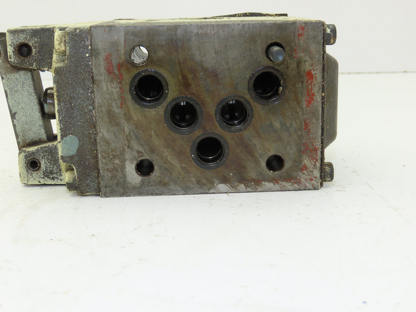 Yuken DCG-03-2B2-41 Directional Control Cam Lever Valve 2-Pos Spring Return