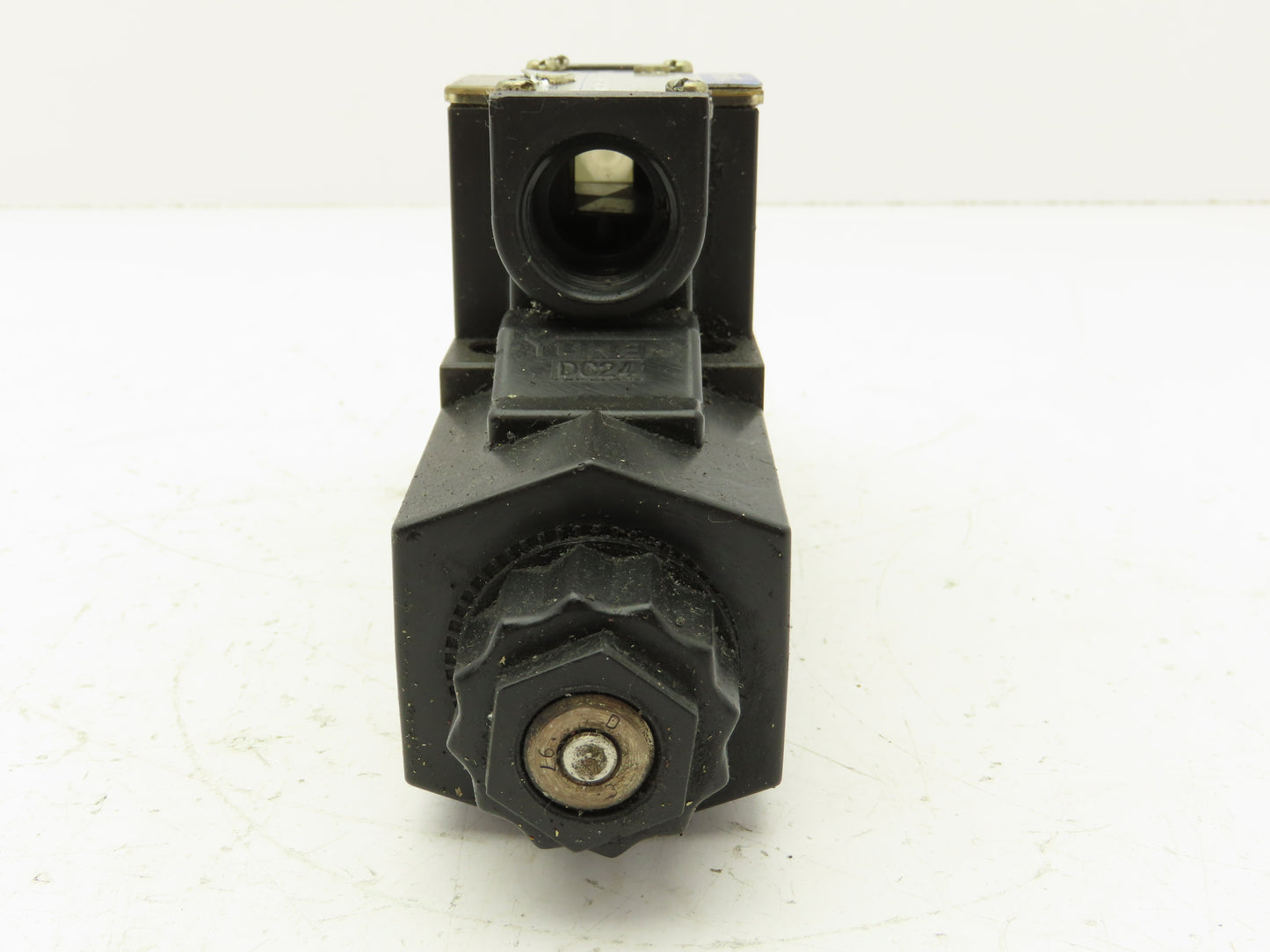 Yuken DSG-01-3C2-D24-S1-50 Directional Control Solenoid Valve 24VDC