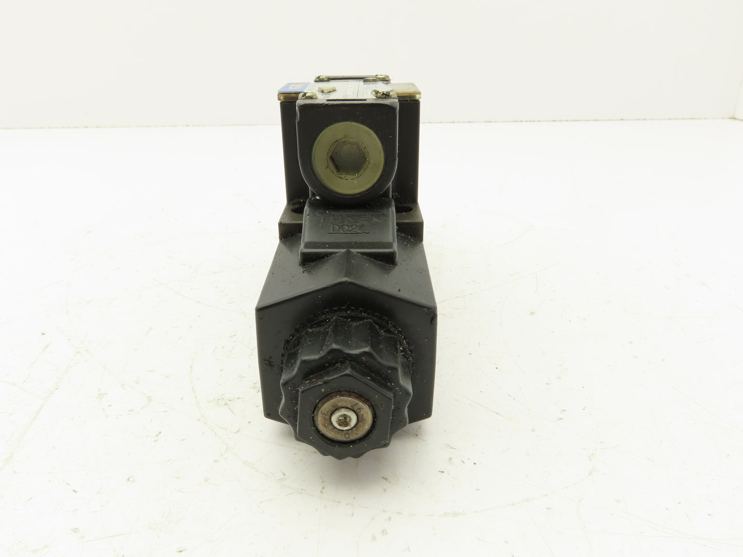 Yuken DSG-01-3C2-D24-S1-50 Directional Control Solenoid Valve 24VDC