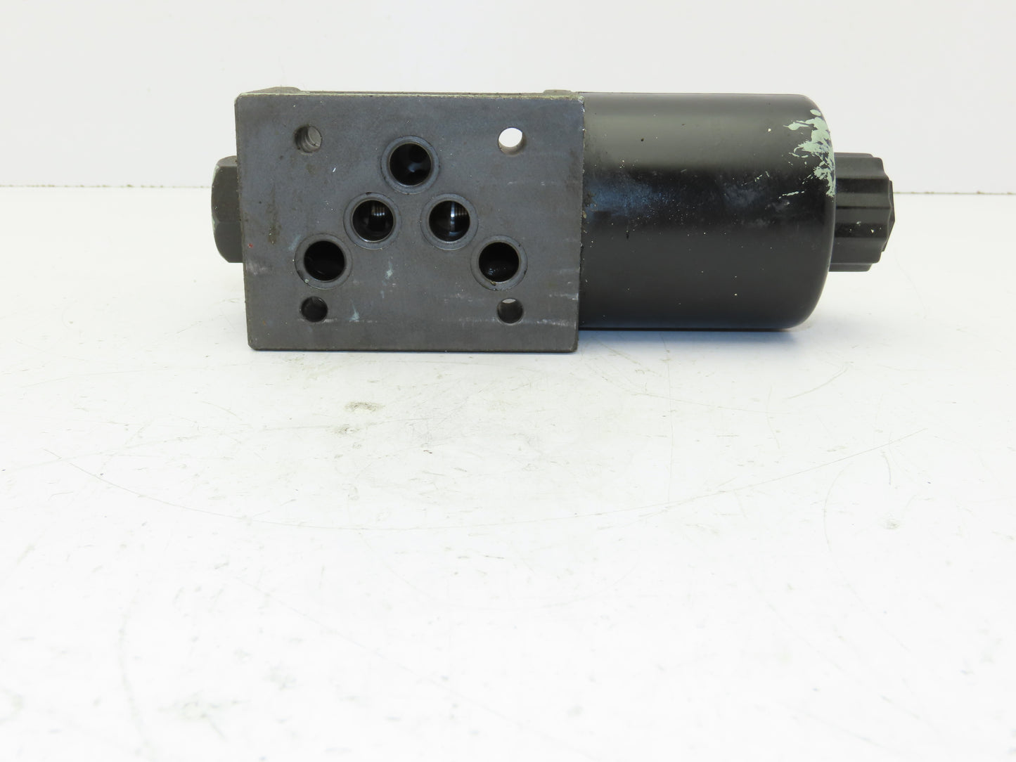 Yuken DSG-03-2B2-D24-50 Directional Control Solenoid Valve 24VDC