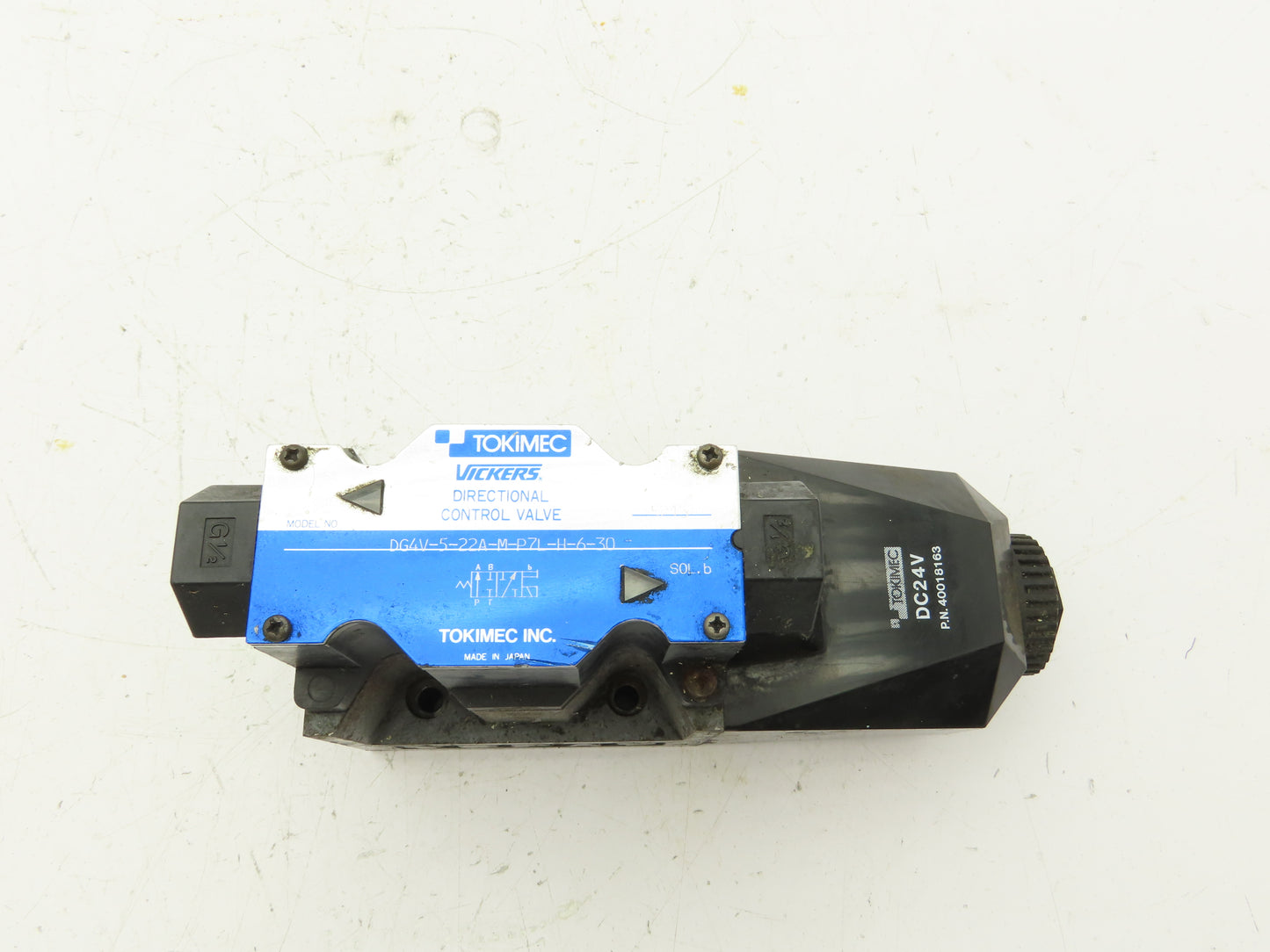 Tokimec Vickers DG4V-5-22A-M-P7L-H-6-30 Directional Control Solenoid Valve 24VDC