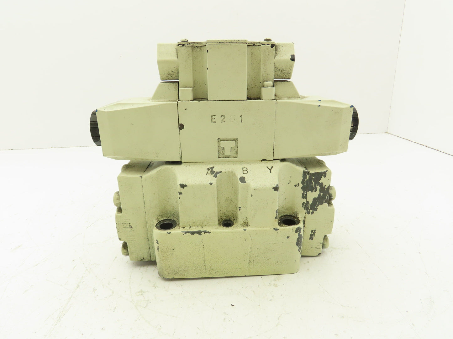 Tokimec Vickers DG5V-7-31C-E-T-P7-H-80-JA94 Directional Control Solenoid Valve