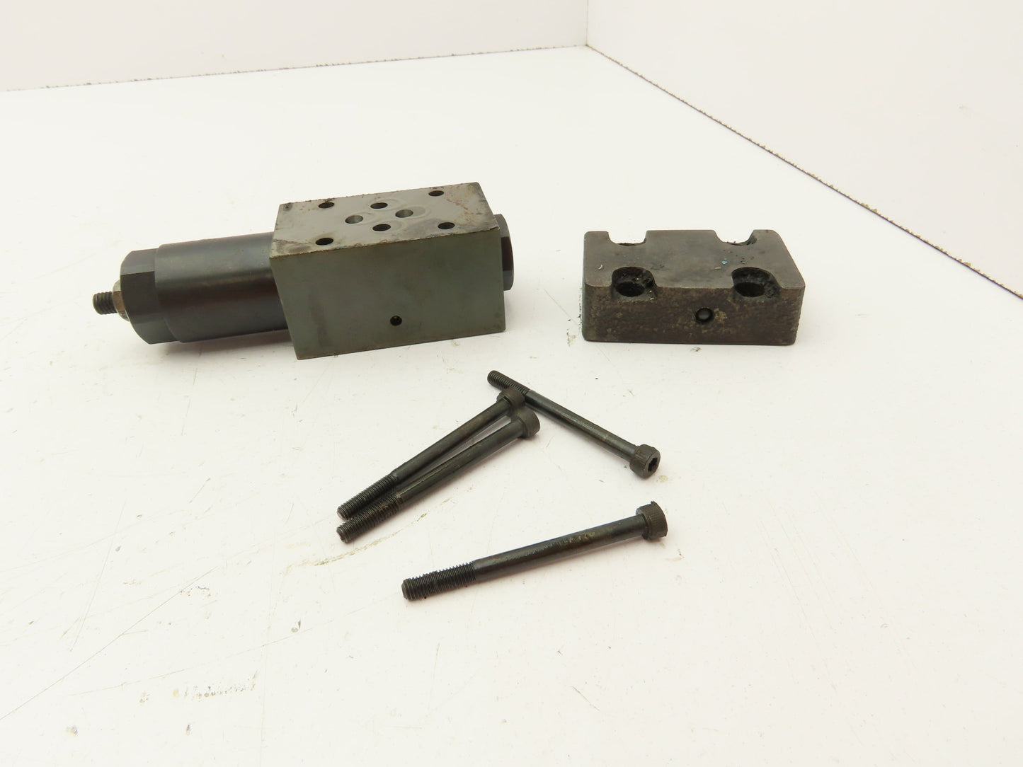 Vickers DGMX1-3-PP-AW-20-JA Sperry Hydraulic Pressure Reducing Valve