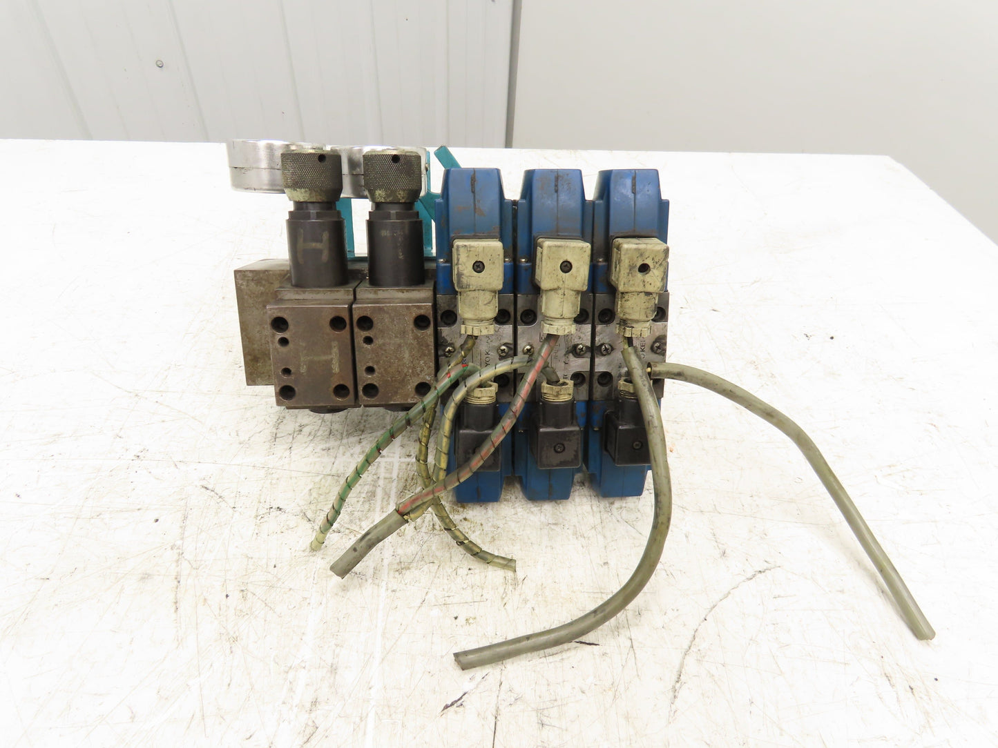 Vickers DG4V-3-2N-U-T-11-JA-S310 Sperry Hydraulic Direction Control Valve Block