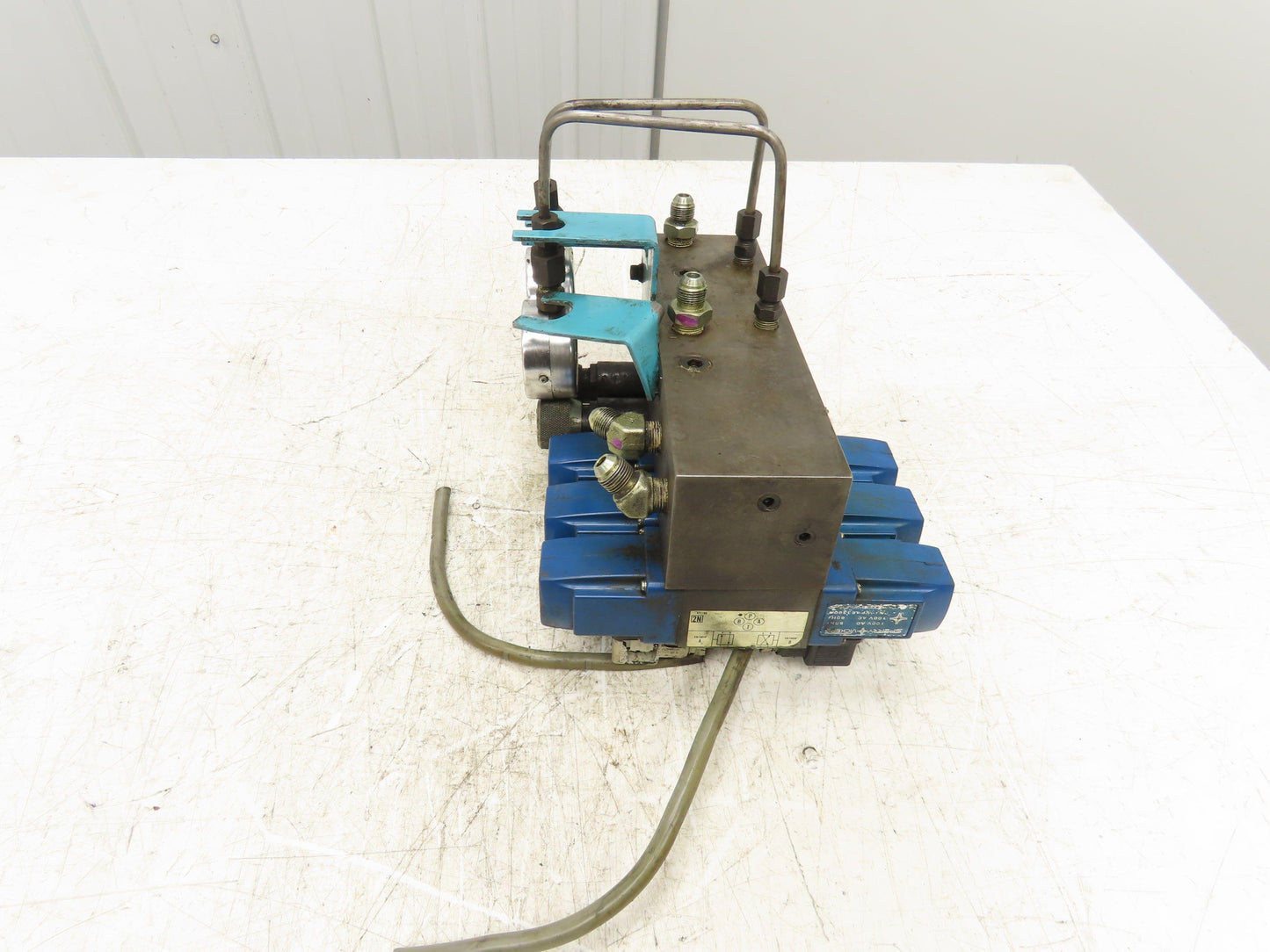 Vickers DG4V-3-2N-U-T-11-JA-S310 Sperry Hydraulic Direction Control Valve Block