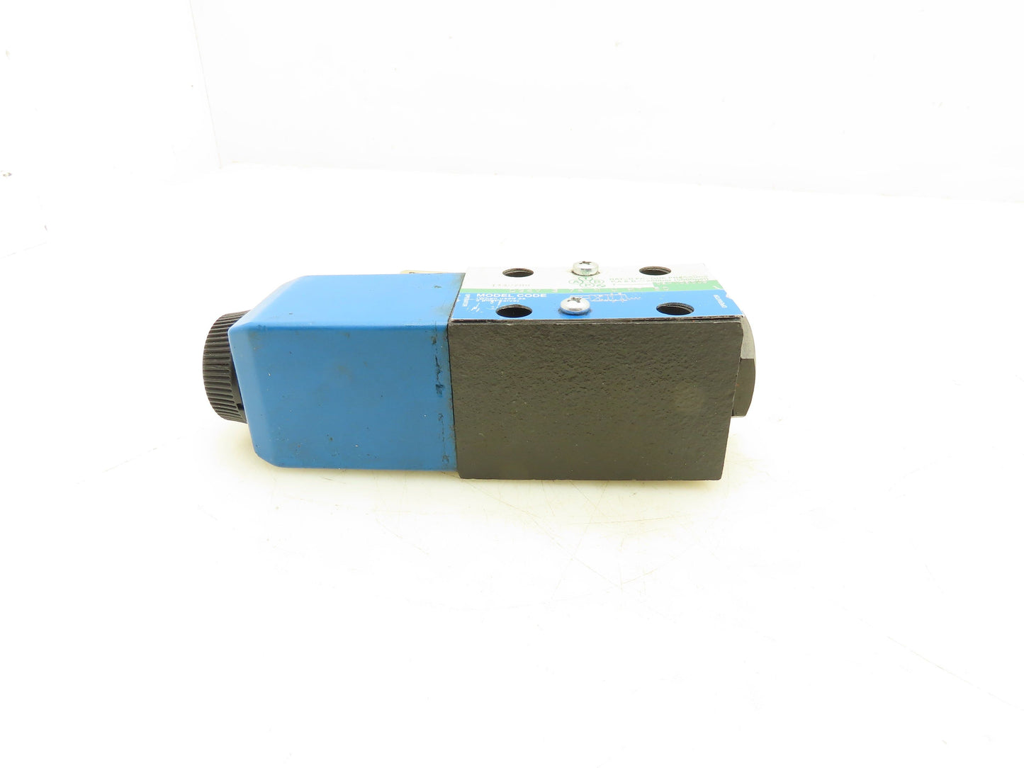 Vickers DG4V-3-7A-M-U-H7-60 Hydraulic Directional Solenoid Valve 24VDC