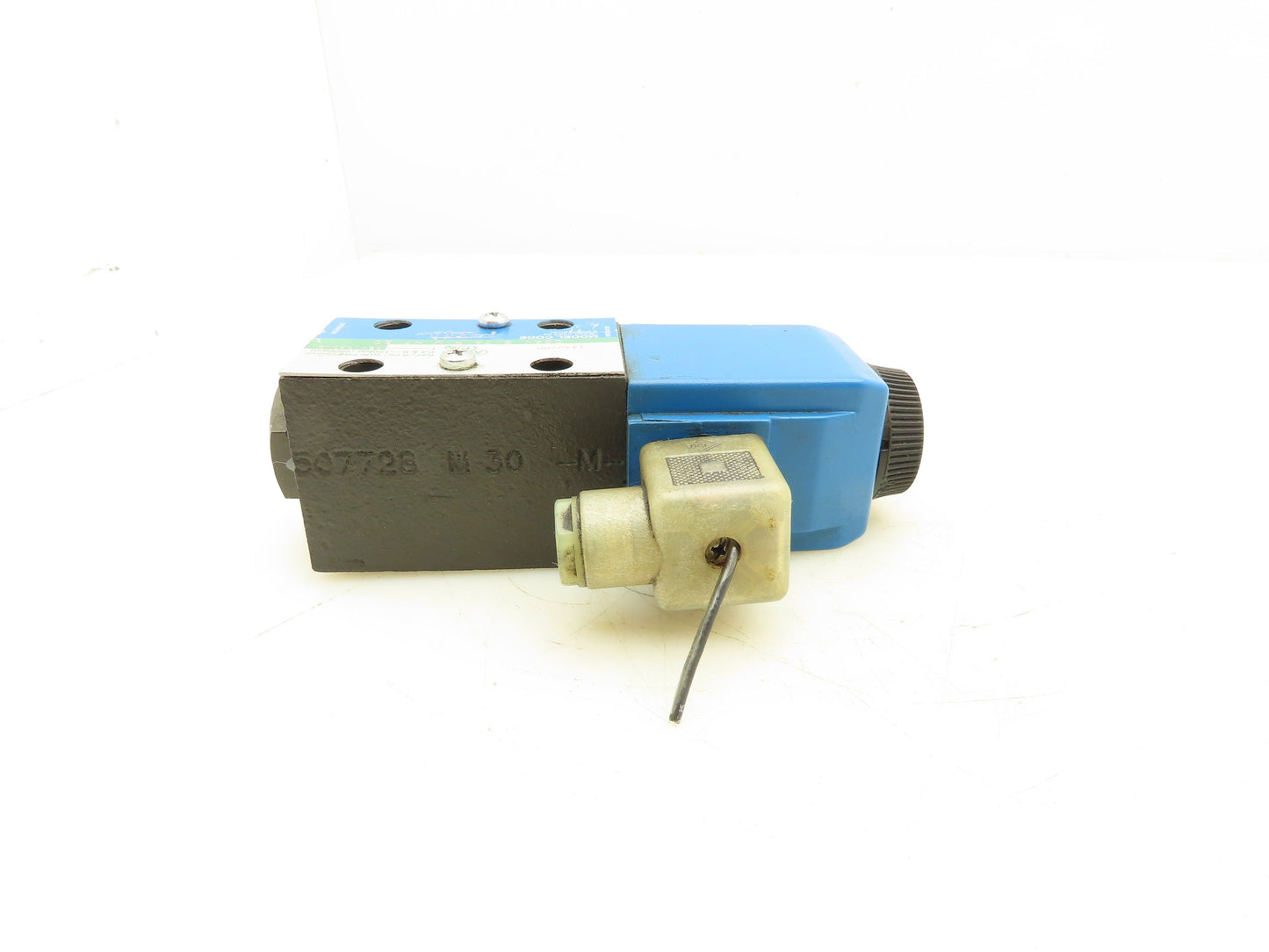 Vickers DG4V-3-7A-M-U-H7-60 Hydraulic Directional Solenoid Valve 24VDC